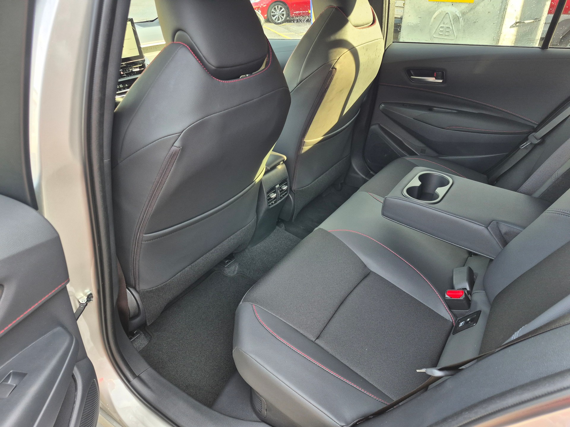 TOYOTA Corolla Touring Sports 2.0 HSD GR Sport e-CVT-image-9