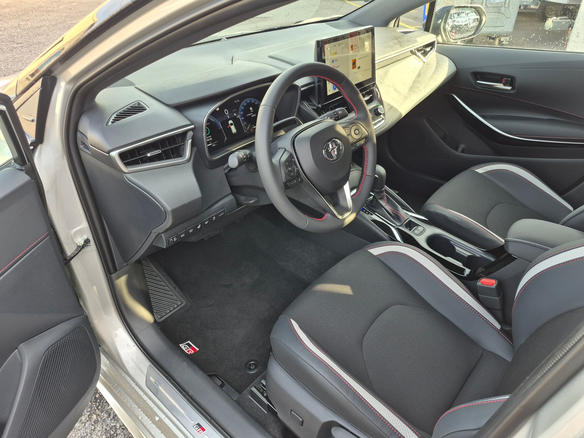 TOYOTA Corolla Touring Sports 2.0 HSD GR Sport e-CVT-image-8