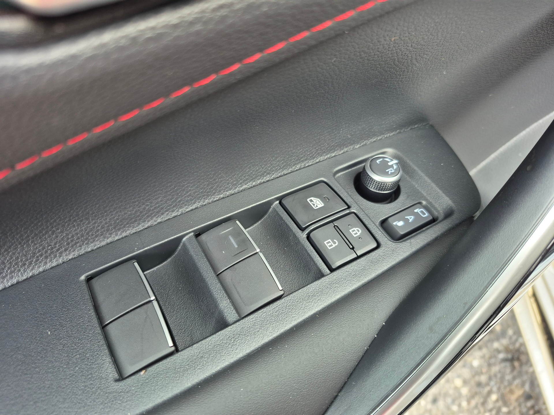 TOYOTA Corolla Touring Sports 2.0 HSD GR Sport e-CVT-image-15