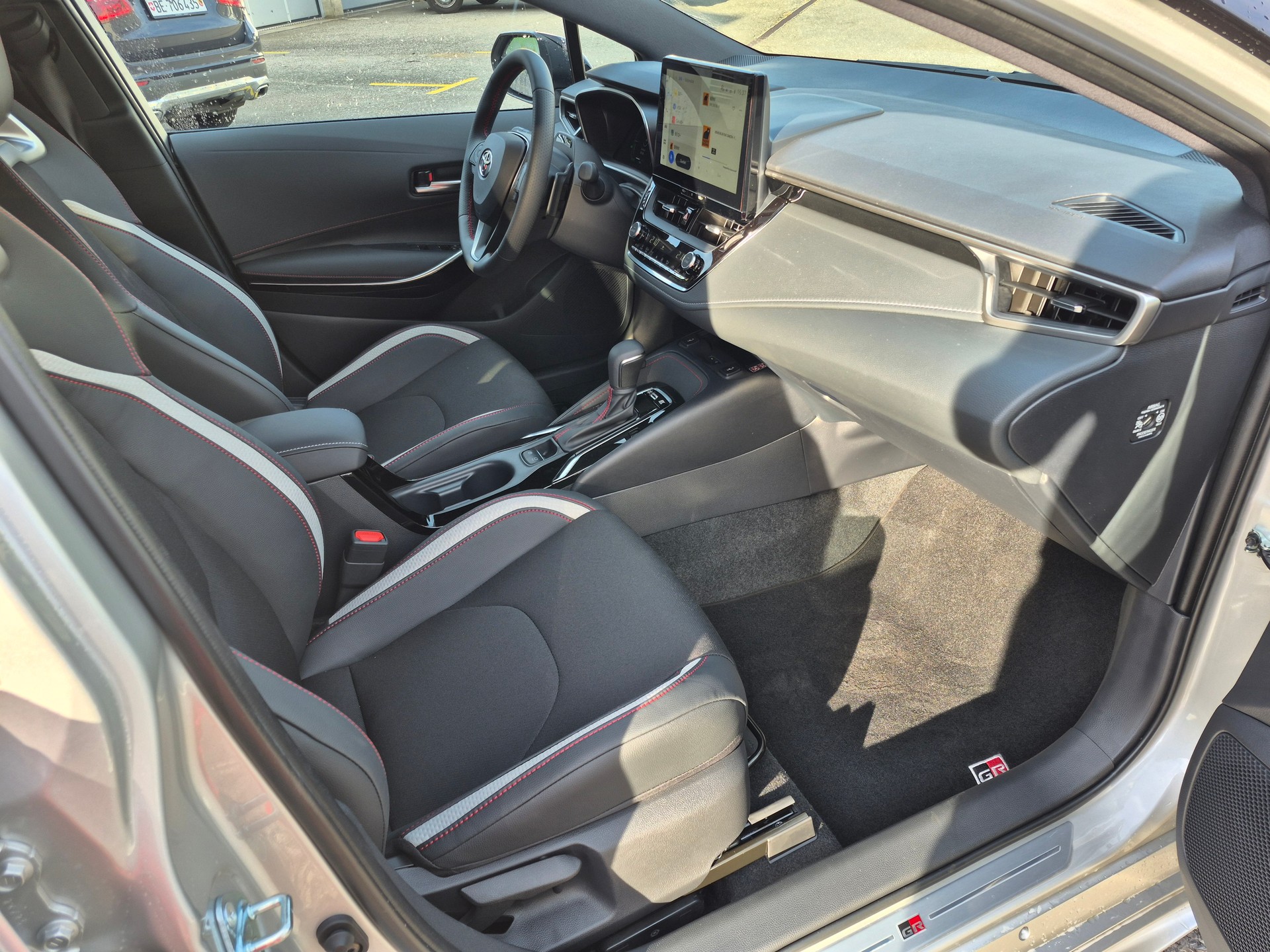 TOYOTA Corolla Touring Sports 2.0 HSD GR Sport e-CVT-image-13