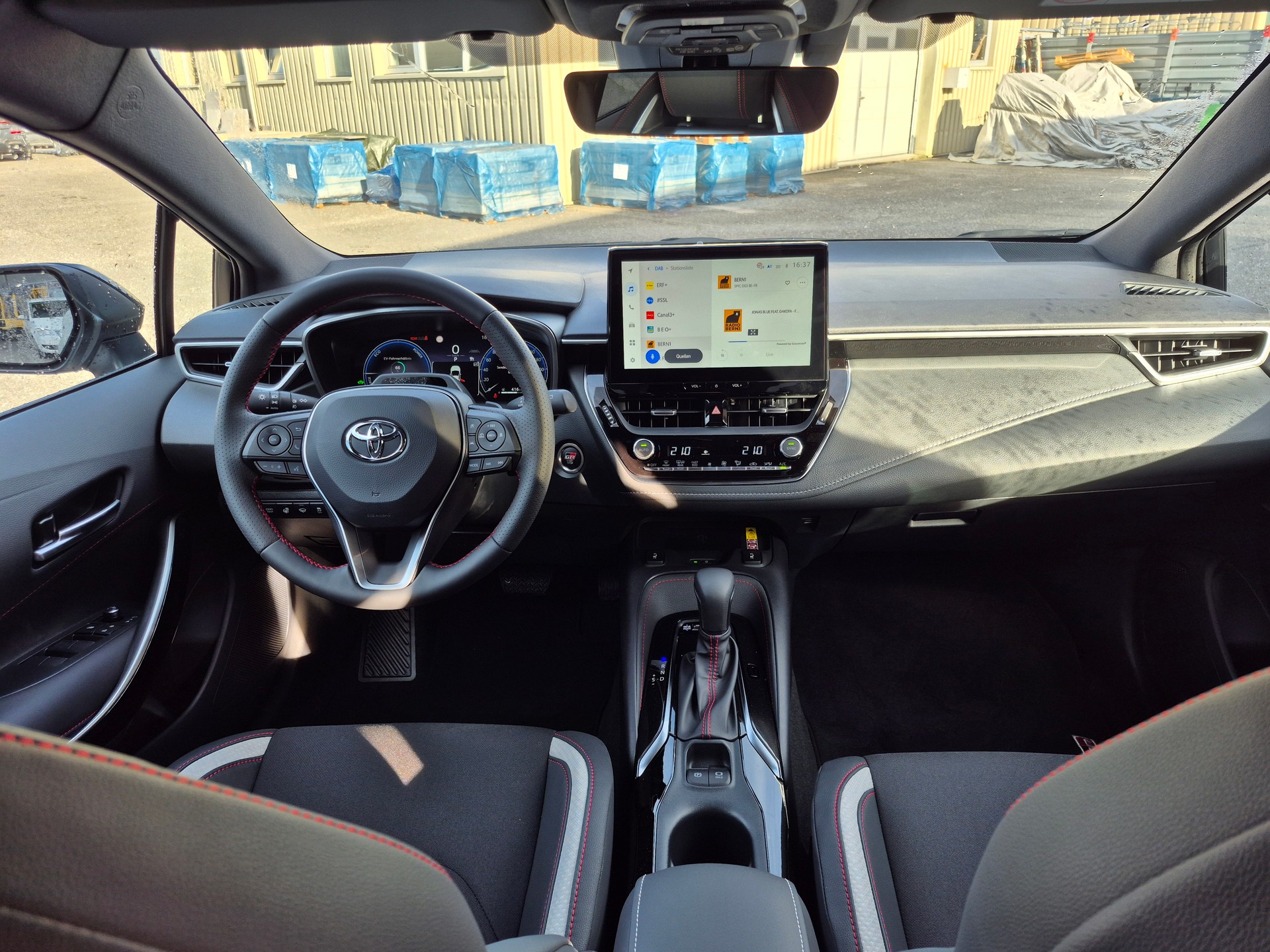 TOYOTA Corolla Touring Sports 2.0 HSD GR Sport e-CVT-image-14