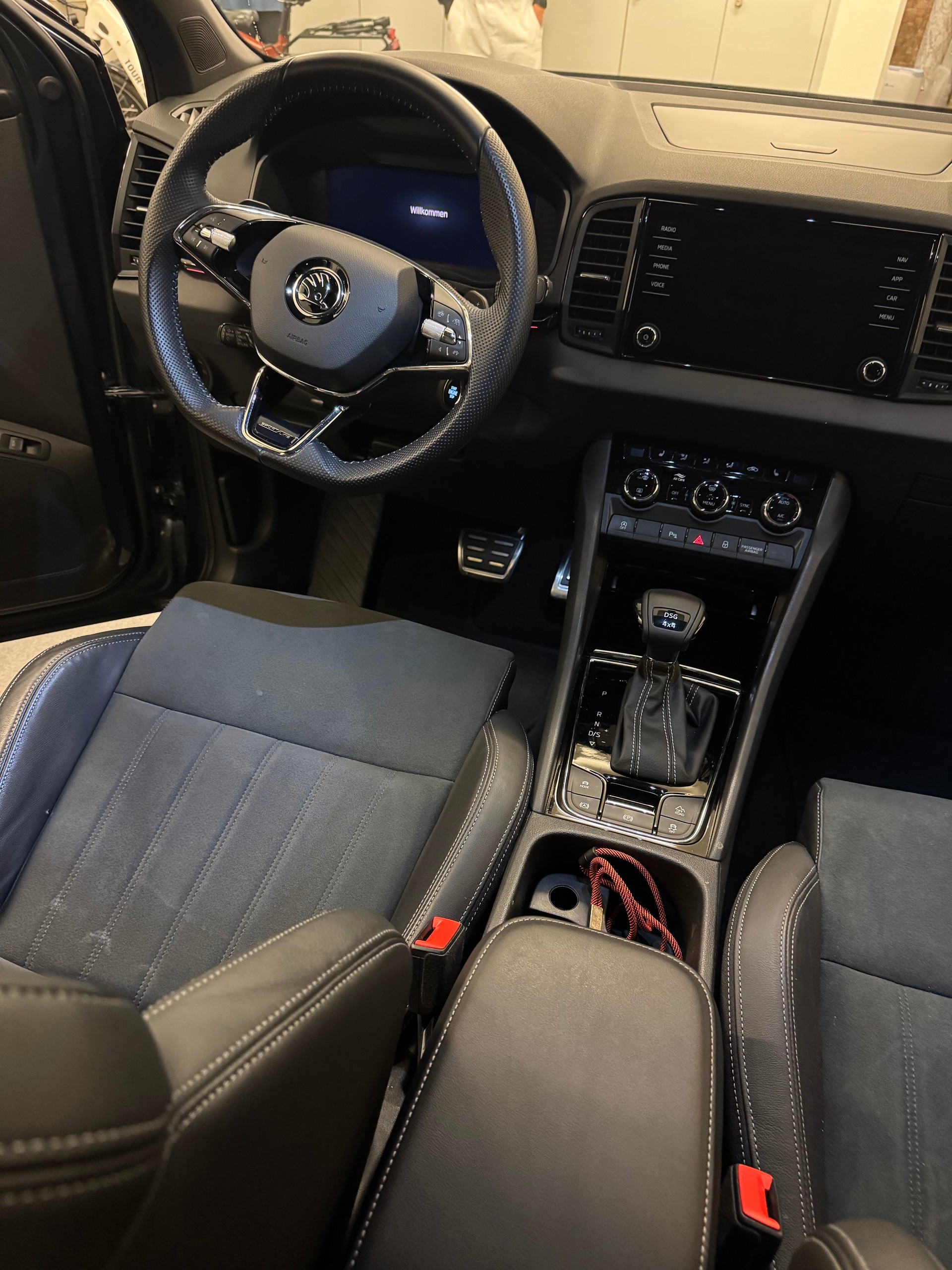SKODA 2.0 TSI SportLine DSG 4x4-image-1