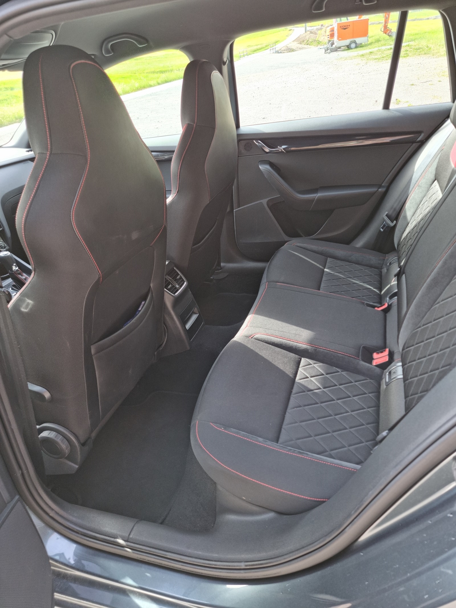 SKODA Octavia Combi 2.0 TDI RS 4x4 DSG-image-4
