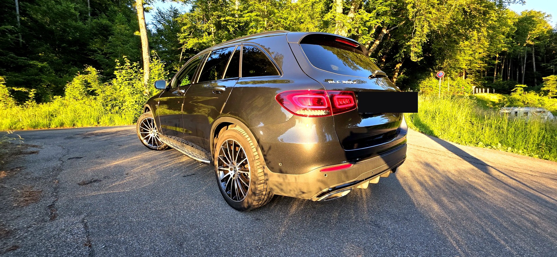 MERCEDES-BENZ GLC 300 e AMG Line Plus 4Matic 9G-Tronic-image-5