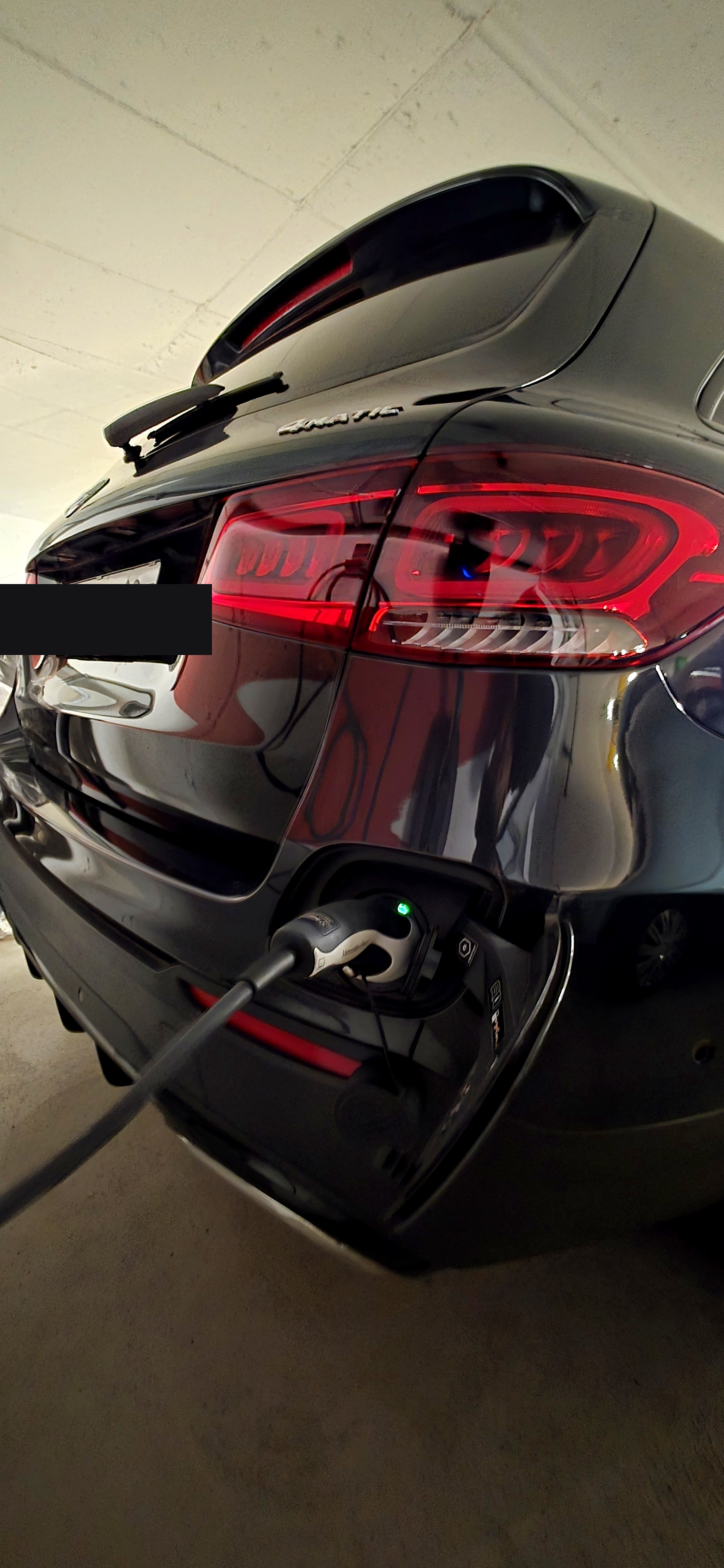 MERCEDES-BENZ GLC 300 e AMG Line Plus 4Matic 9G-Tronic-image-17