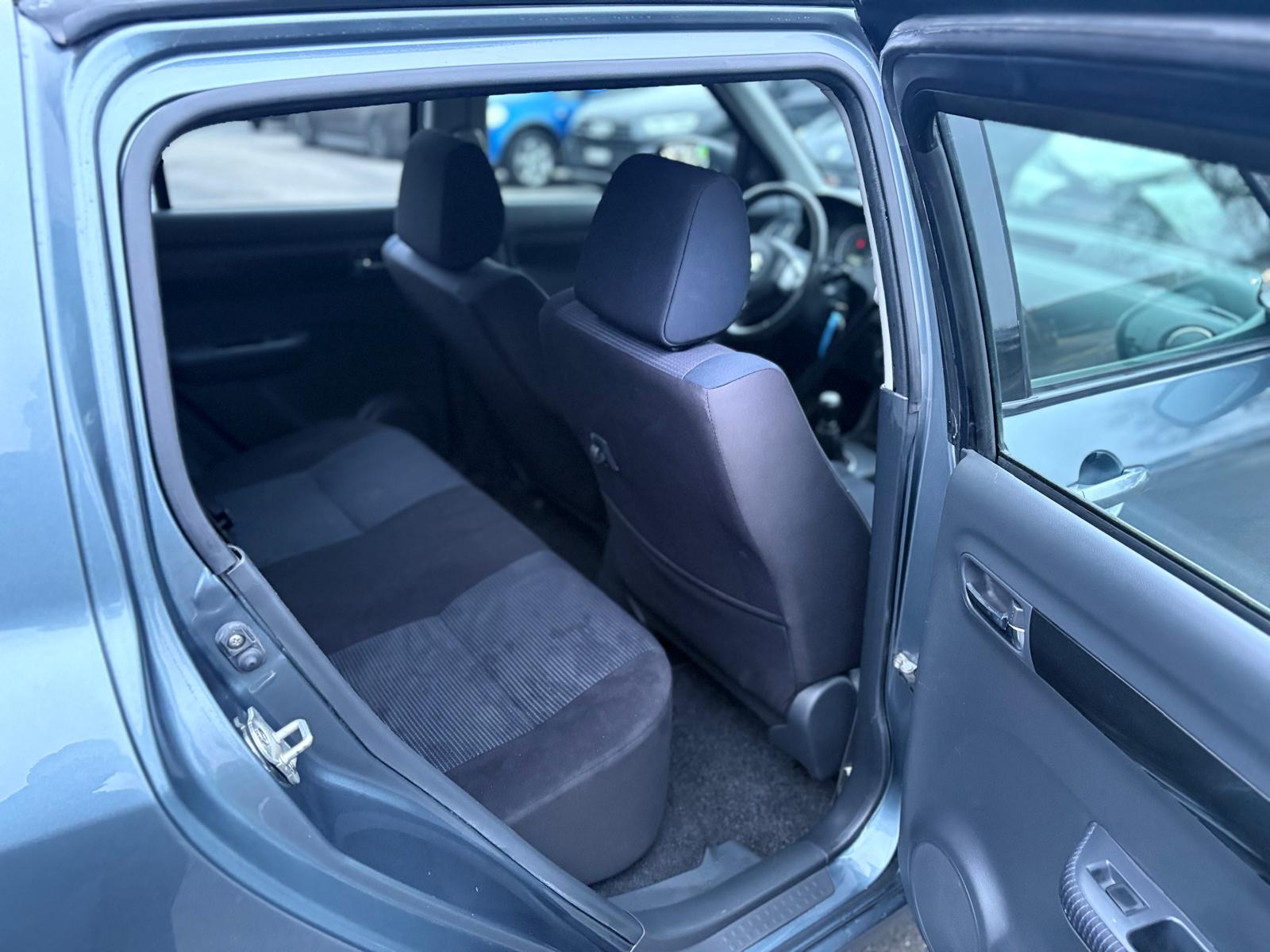 SUZUKI Swift 1.3i 16V GL 4x4-image-12