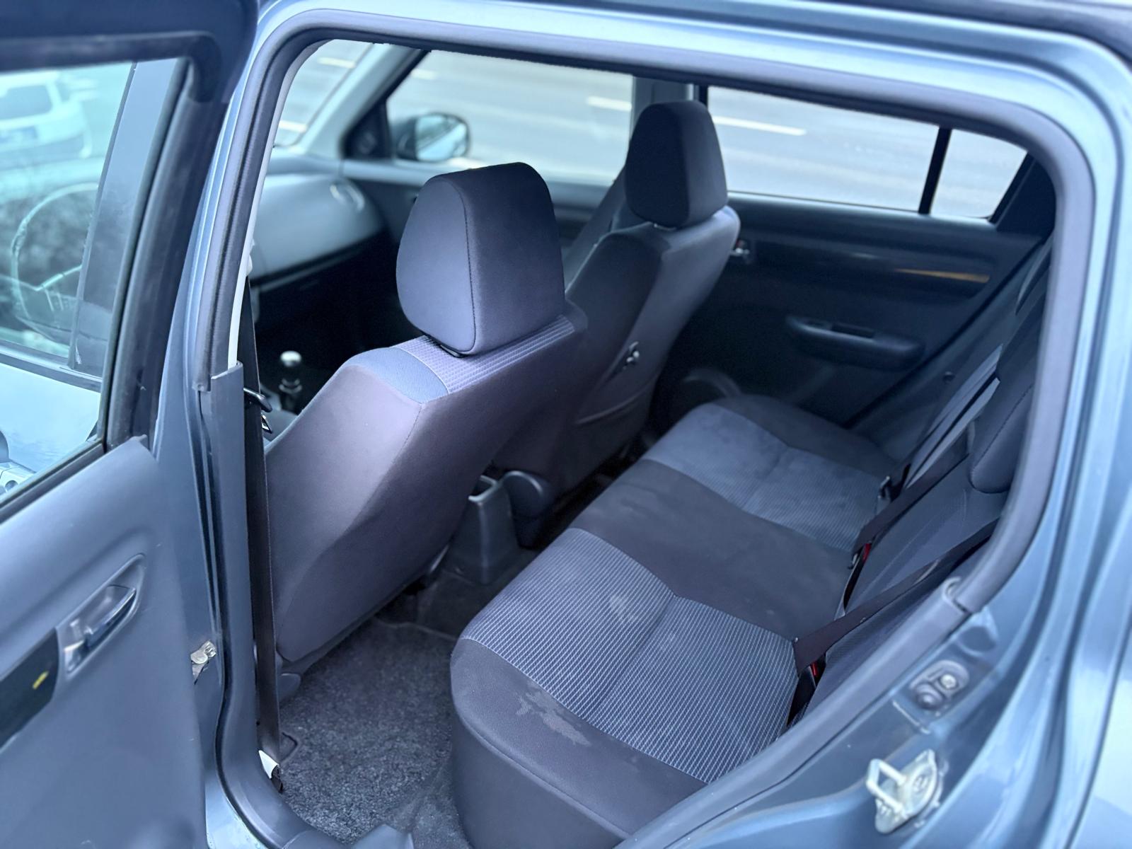 SUZUKI Swift 1.3i 16V GL 4x4-image-11