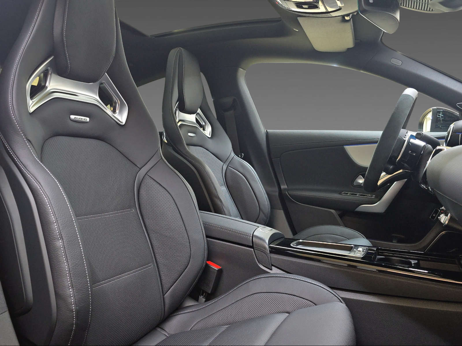 MERCEDES-BENZ CLA 35 4Matic-image-9