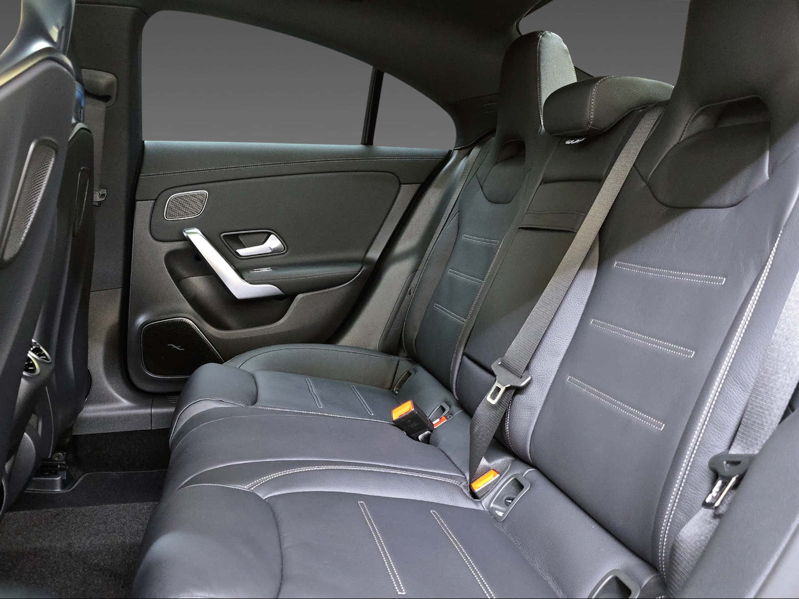 MERCEDES-BENZ CLA 35 4Matic-image-10