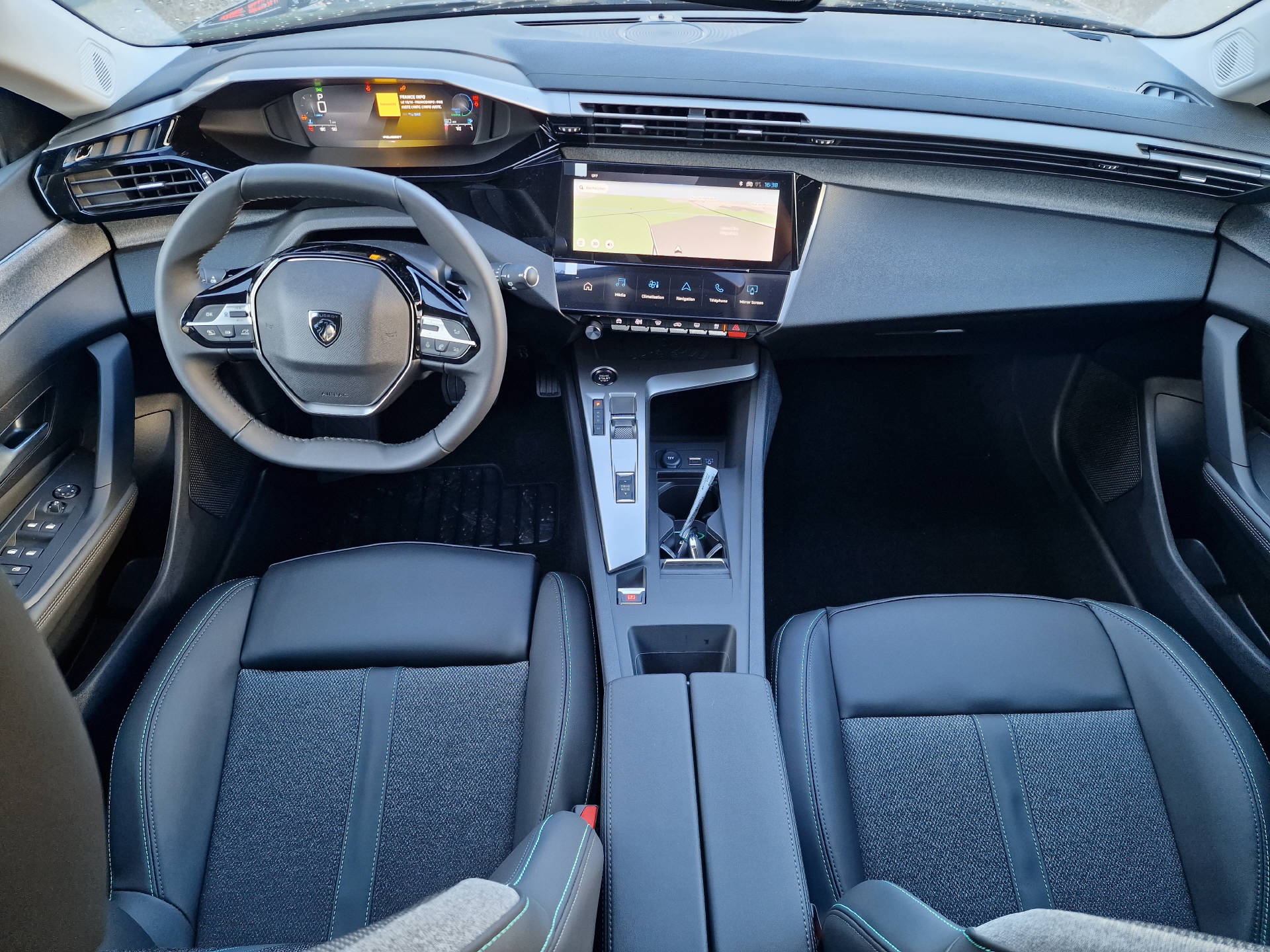 PEUGEOT 308 SW 1.2 Hybrid Allure-image-10