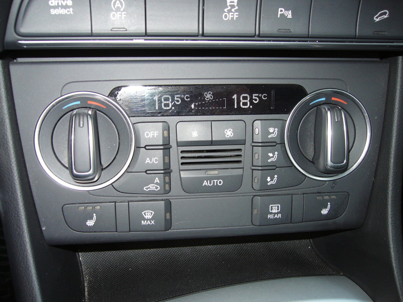 AUDI Q3 2.0 TFSI sport quattro S-tronic 180 PS-image-13