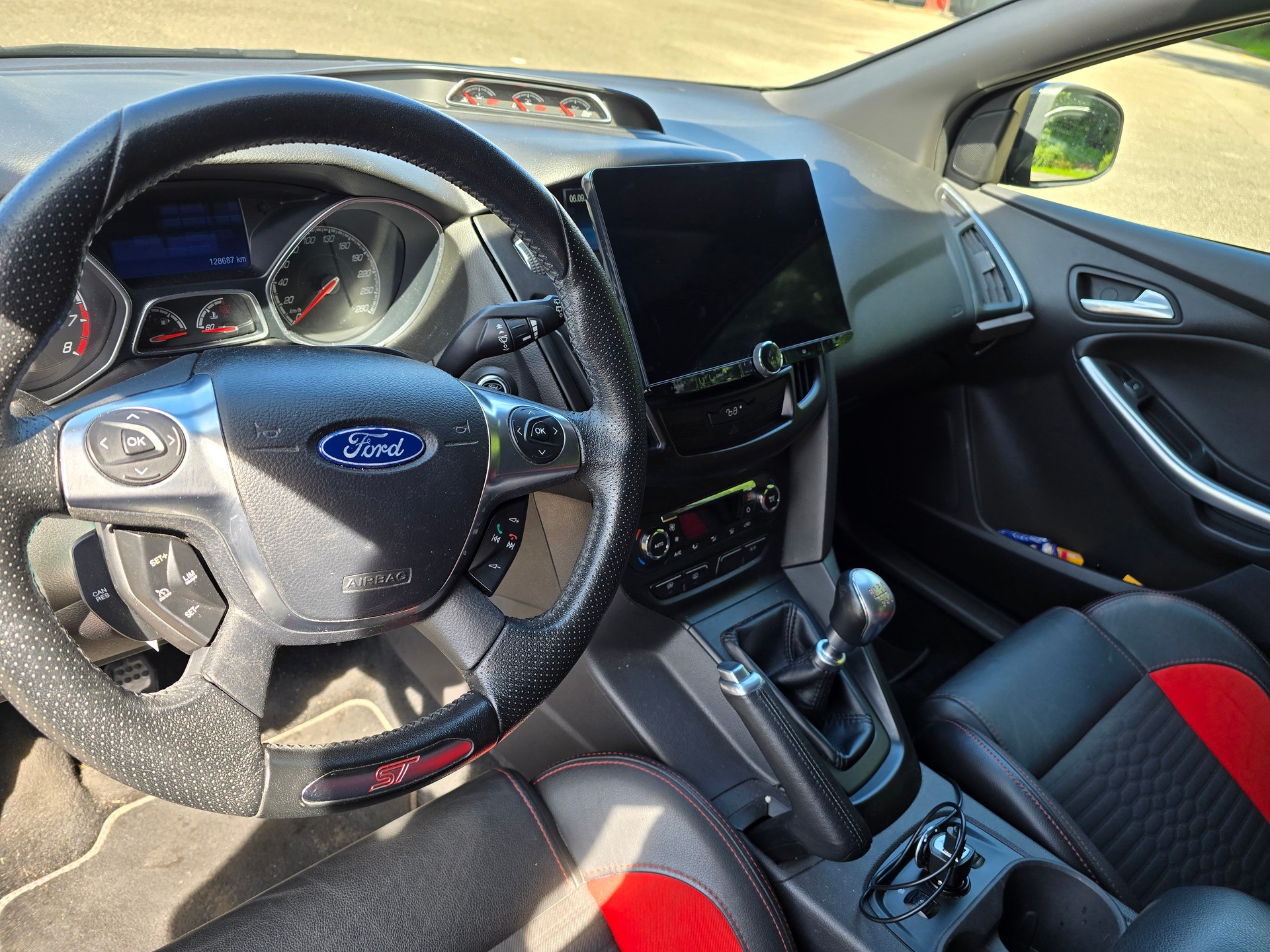 FORD Focus 2.0 SCTi ST-1-image-4