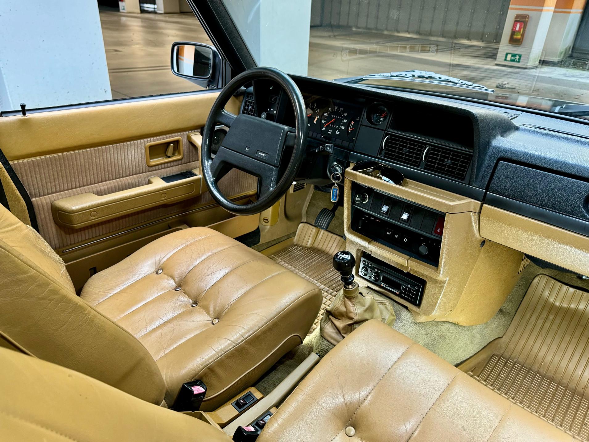 VOLVO 240 2.3 GLT (GL)-image-7