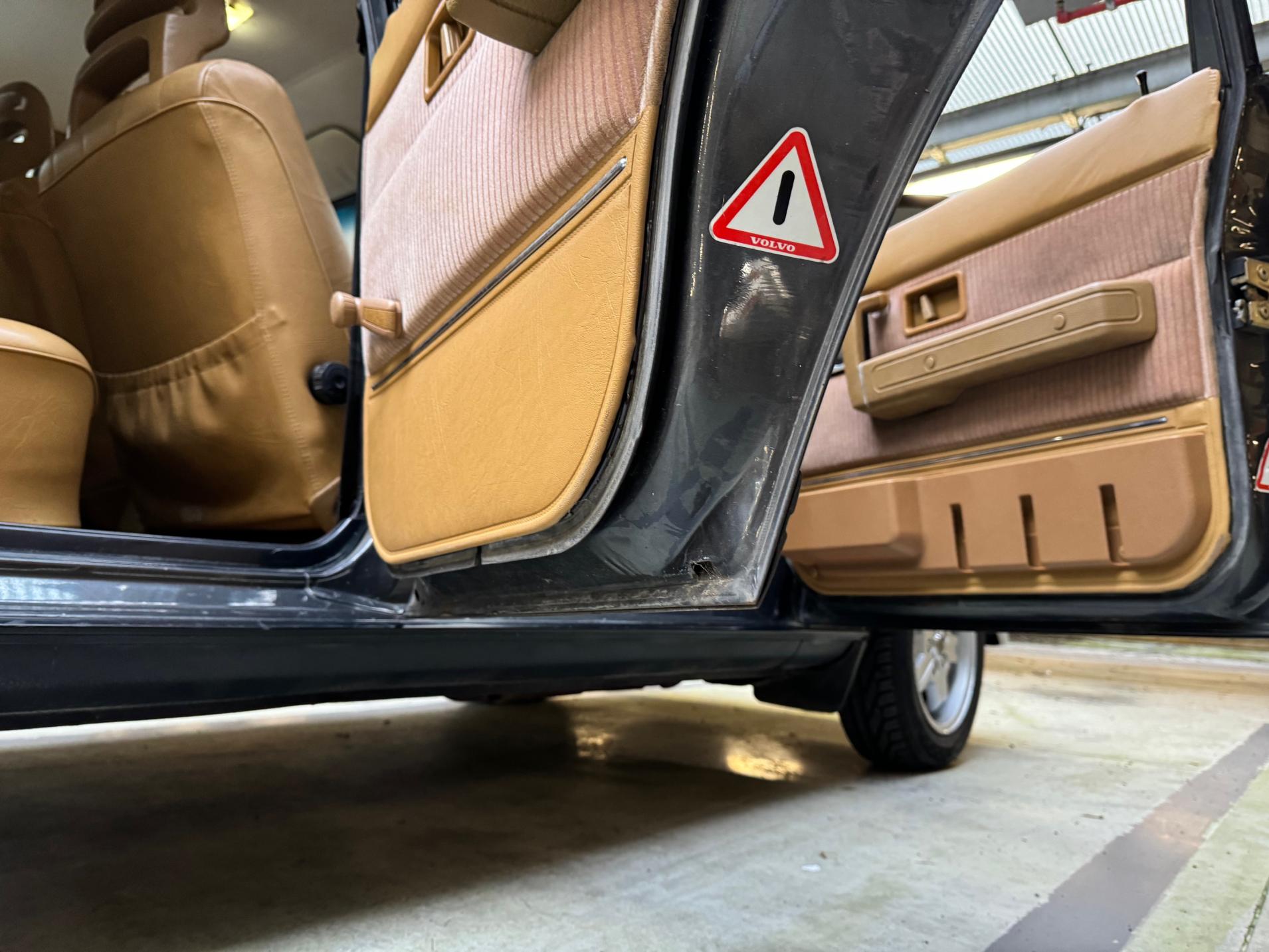 VOLVO 240 2.3 GLT (GL)-image-8