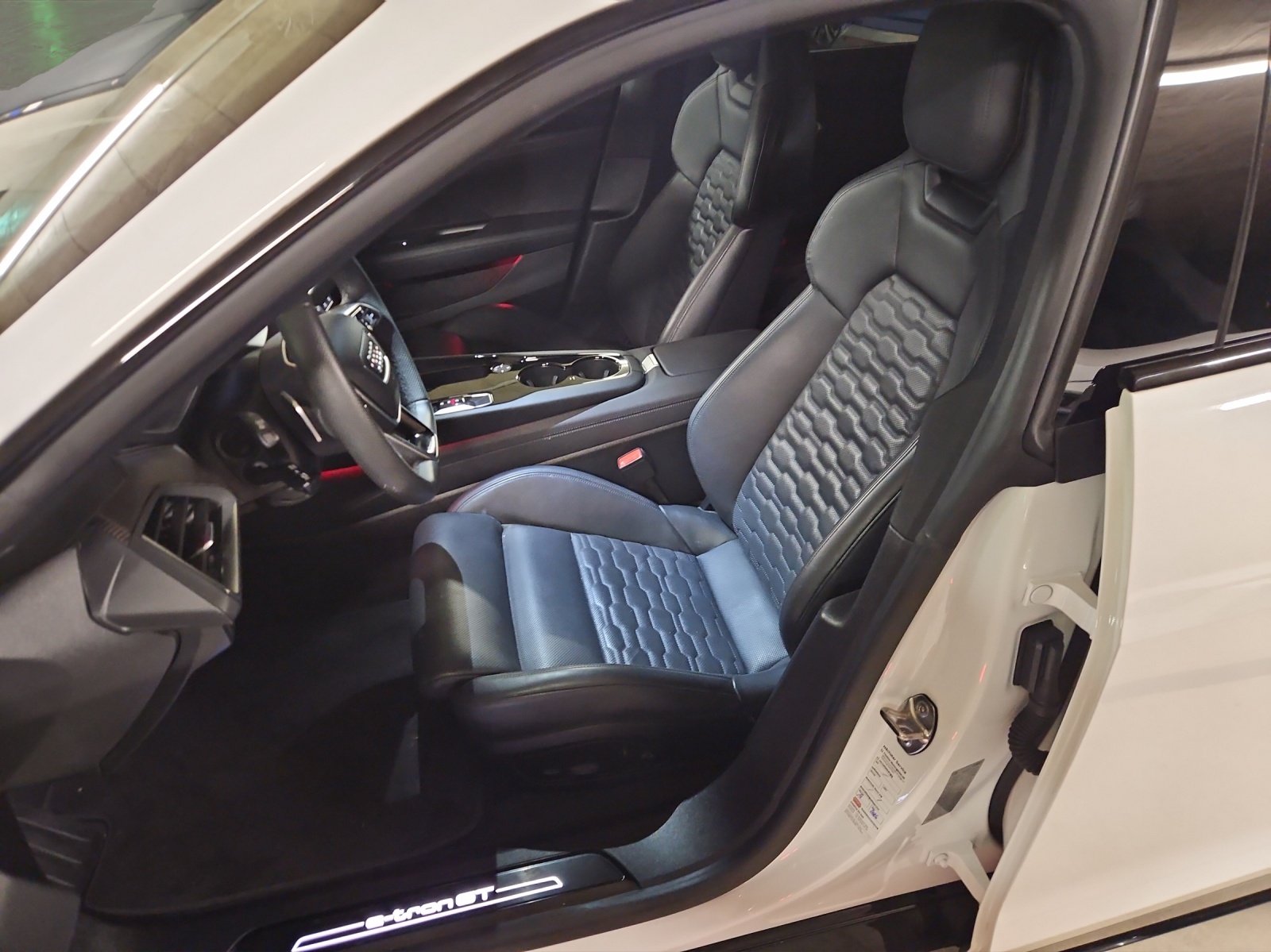 AUDI e-tron GT quattro-image-8