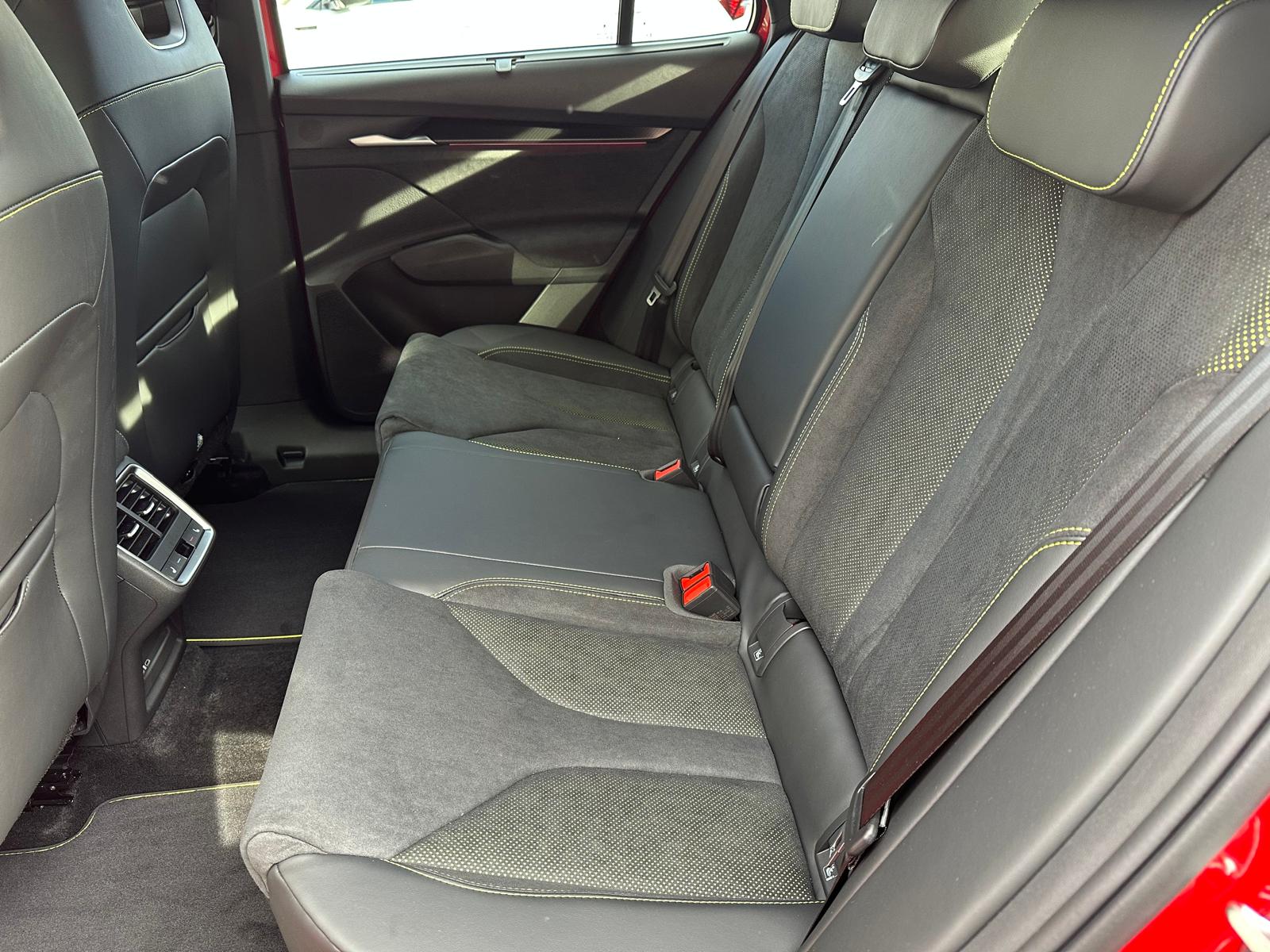 SKODA Elroq 85 RS 4x4-image-25
