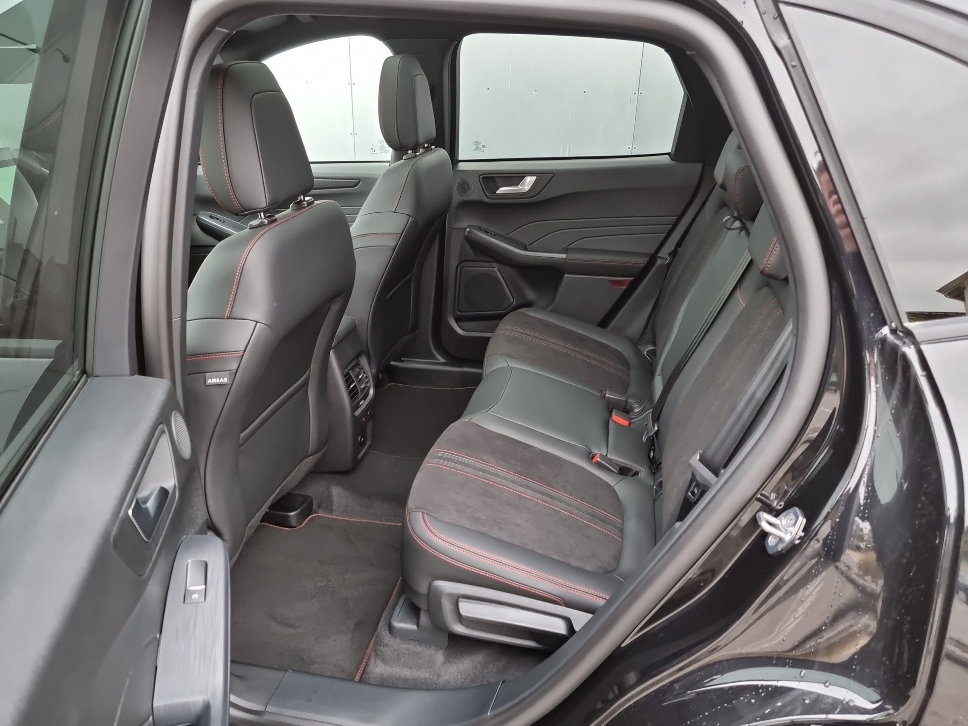 FORD Kuga 2.5 Plug-in Hybrid ST-Line X-image-13