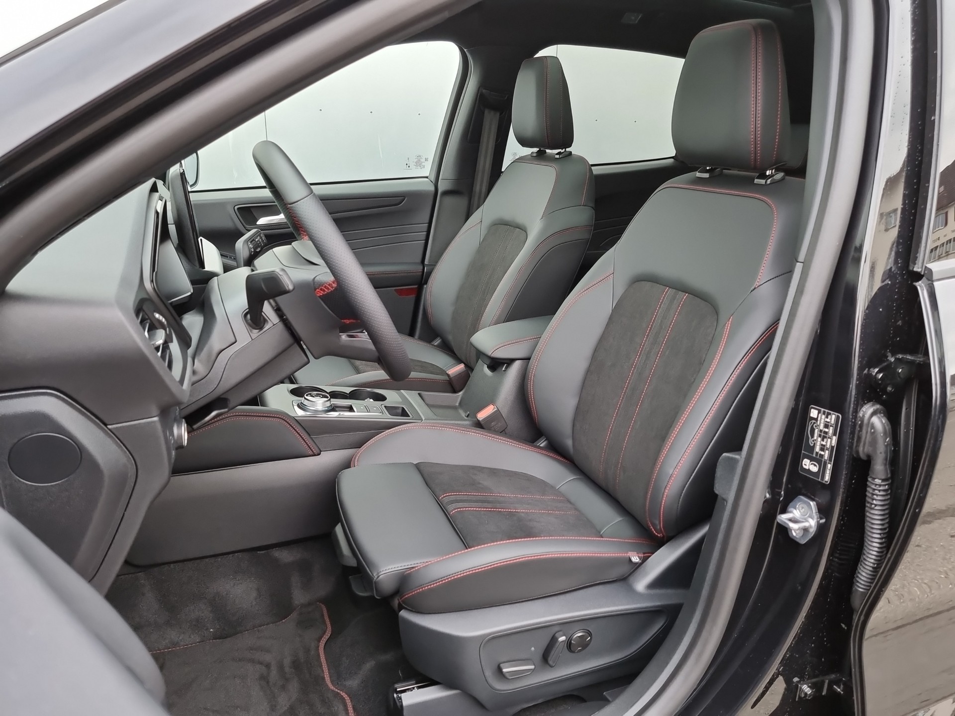 FORD Kuga 2.5 Plug-in Hybrid ST-Line X-image-11