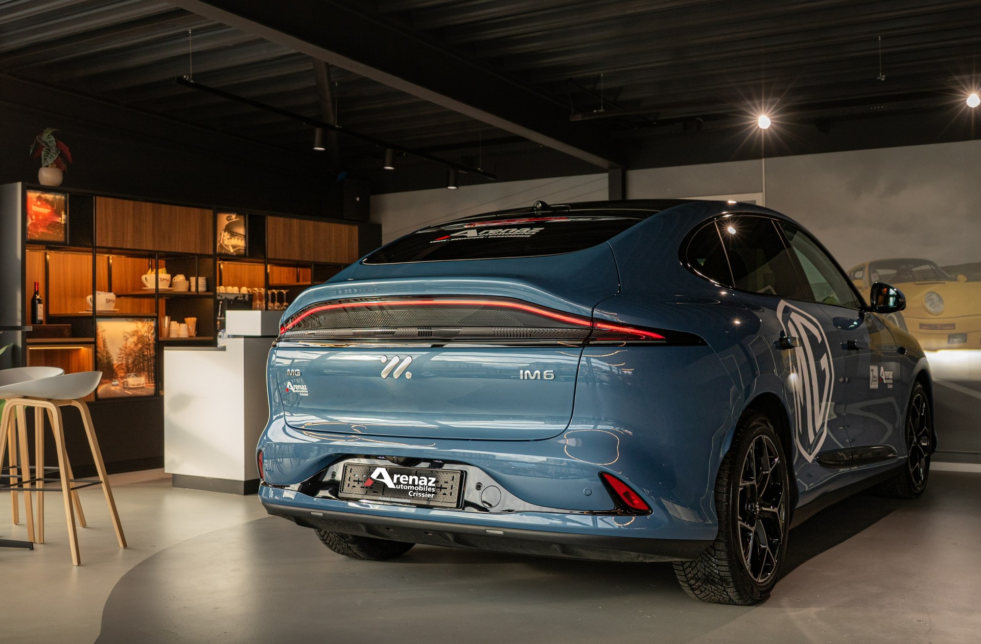 MG IM6 100kWh Performance 21" with active damping control system & air suspension-image-24