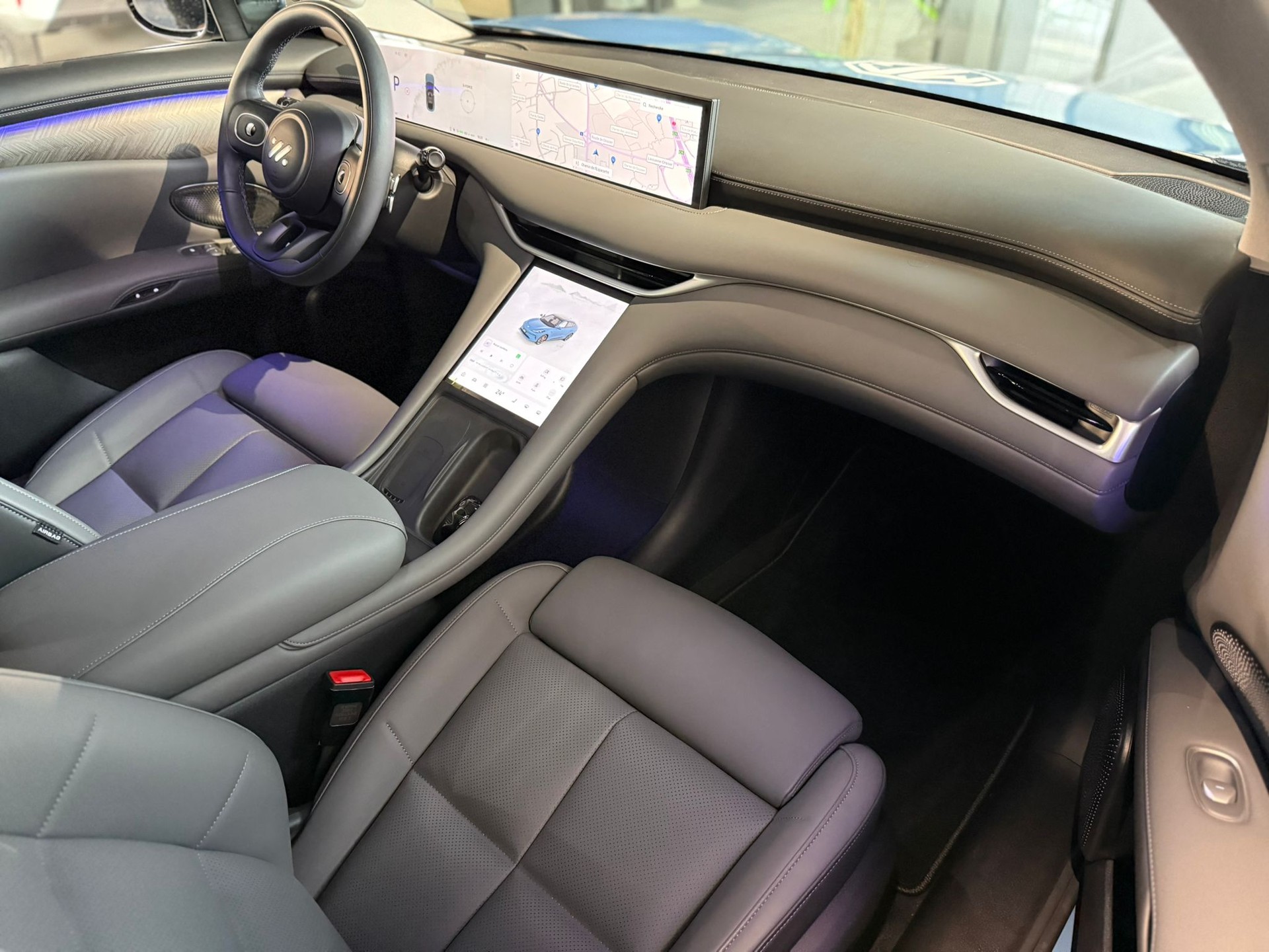 MG IM6 100kWh Performance 21" with active damping control system & air suspension-image-10
