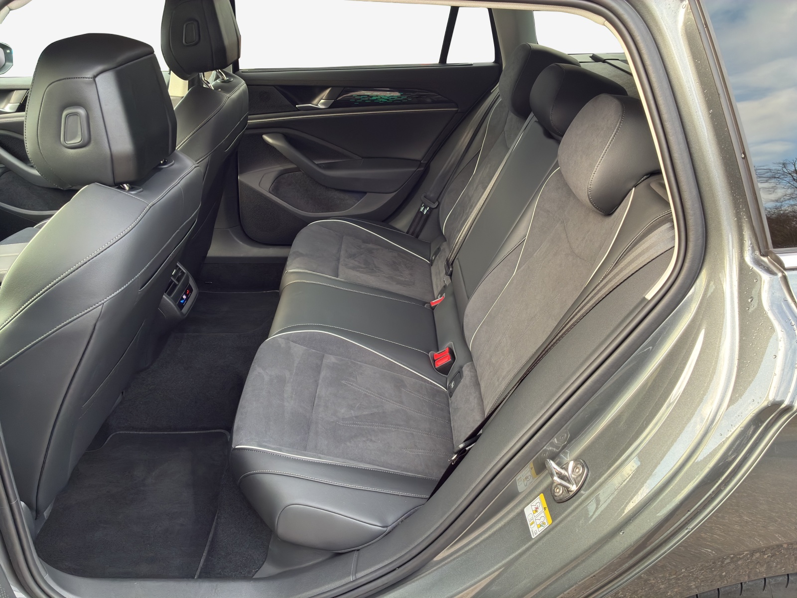 VW Passat Variant 2.0 TDI evo Elegance 4 Motion DSG-image-10