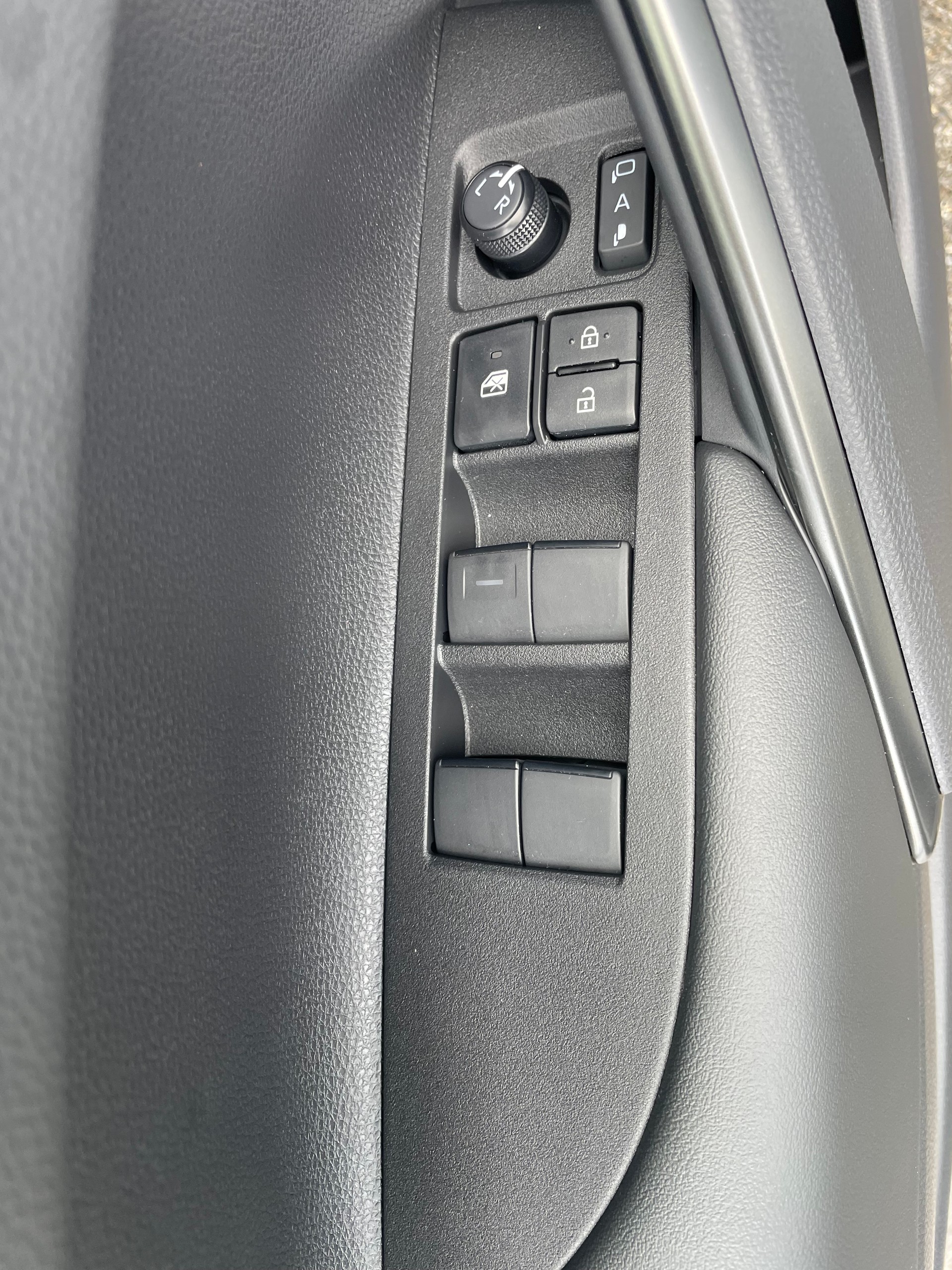 TOYOTA Corolla Cross 1.8 Trend e-CVT-image-21