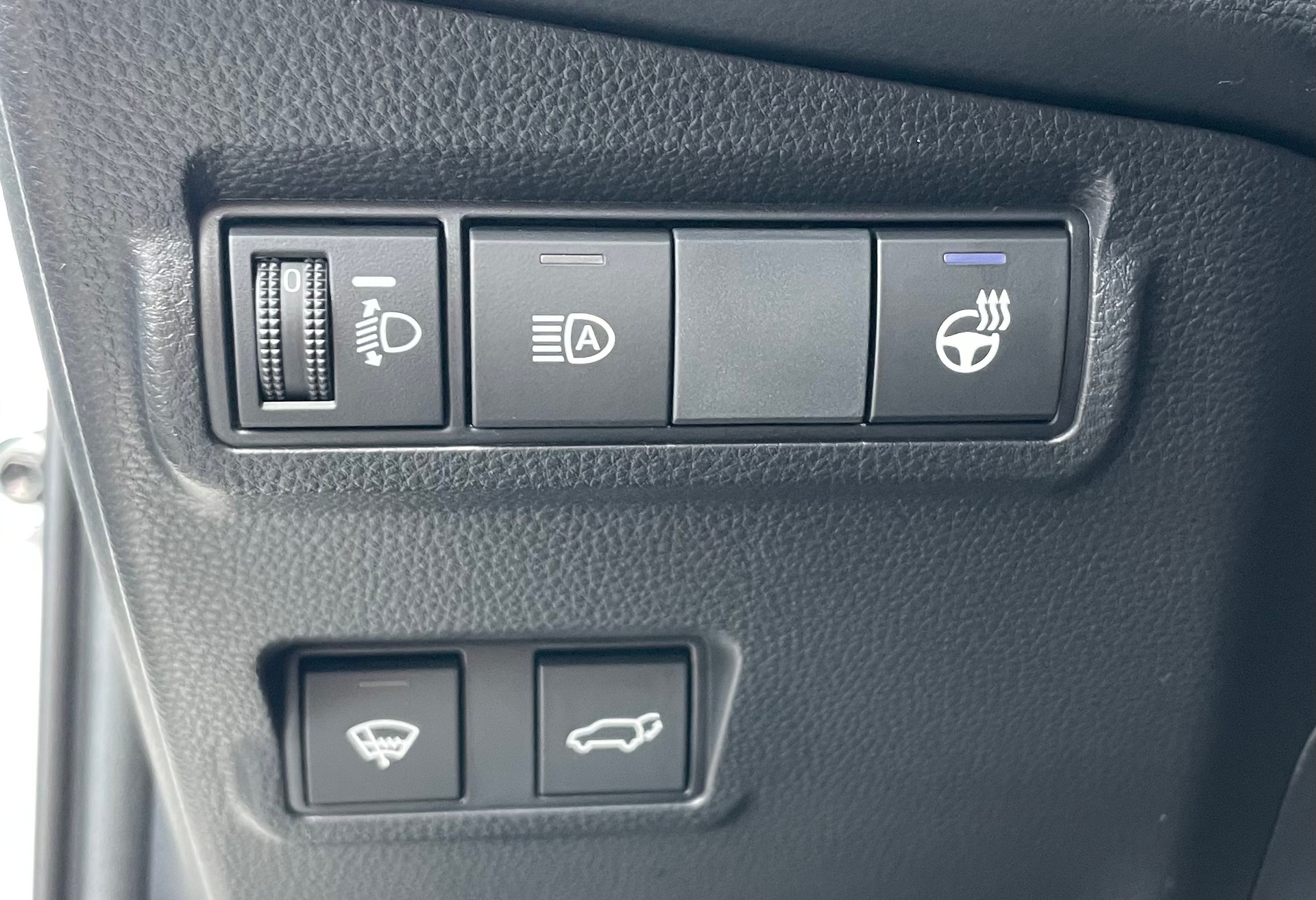 TOYOTA Corolla Cross 1.8 Trend e-CVT-image-20