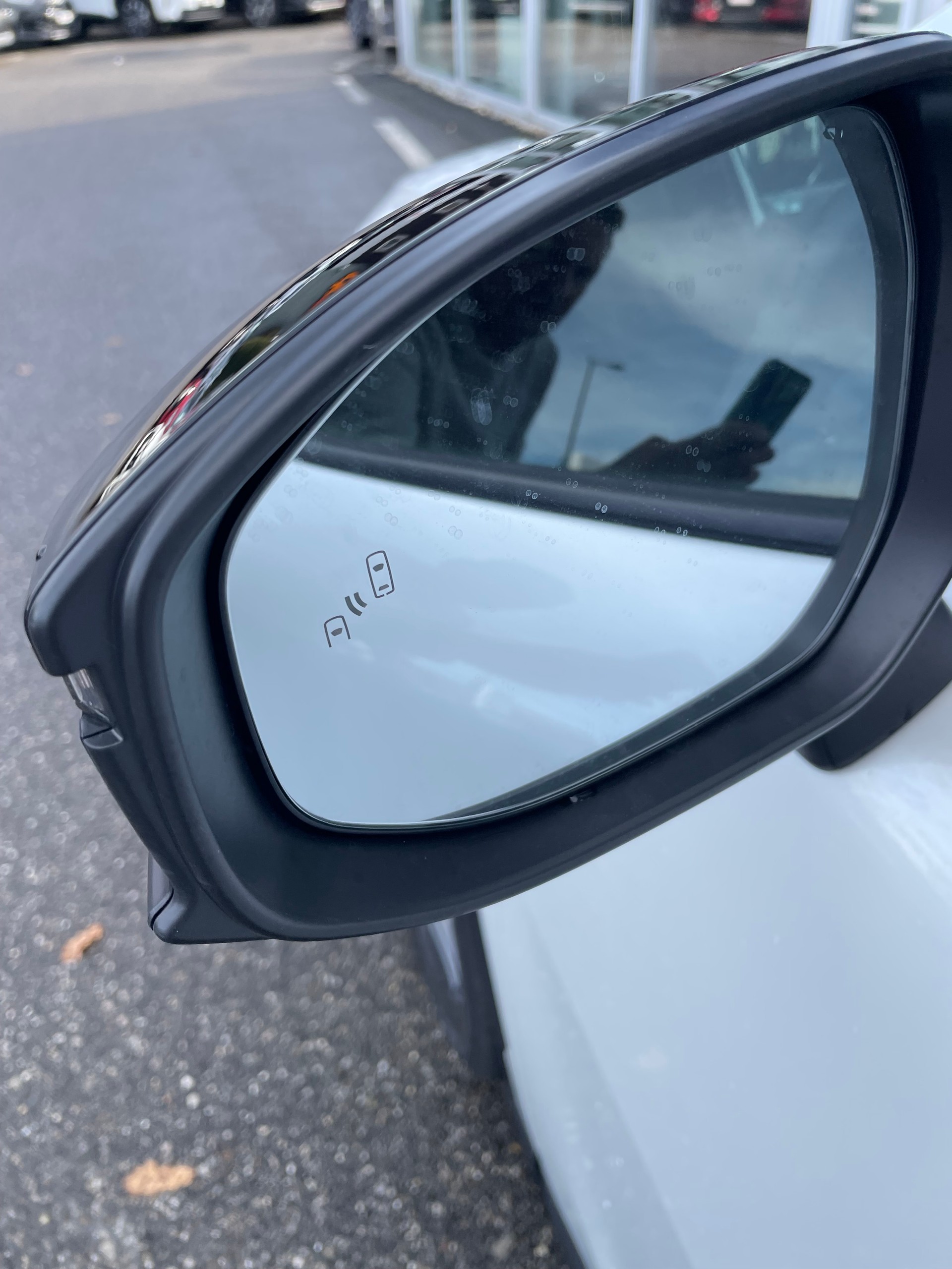 TOYOTA Corolla Cross 1.8 Trend e-CVT-image-8