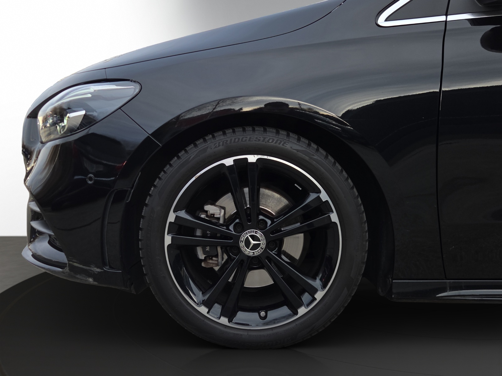 Image MERCEDES-BENZ B-200 B 200 4M AMG Line