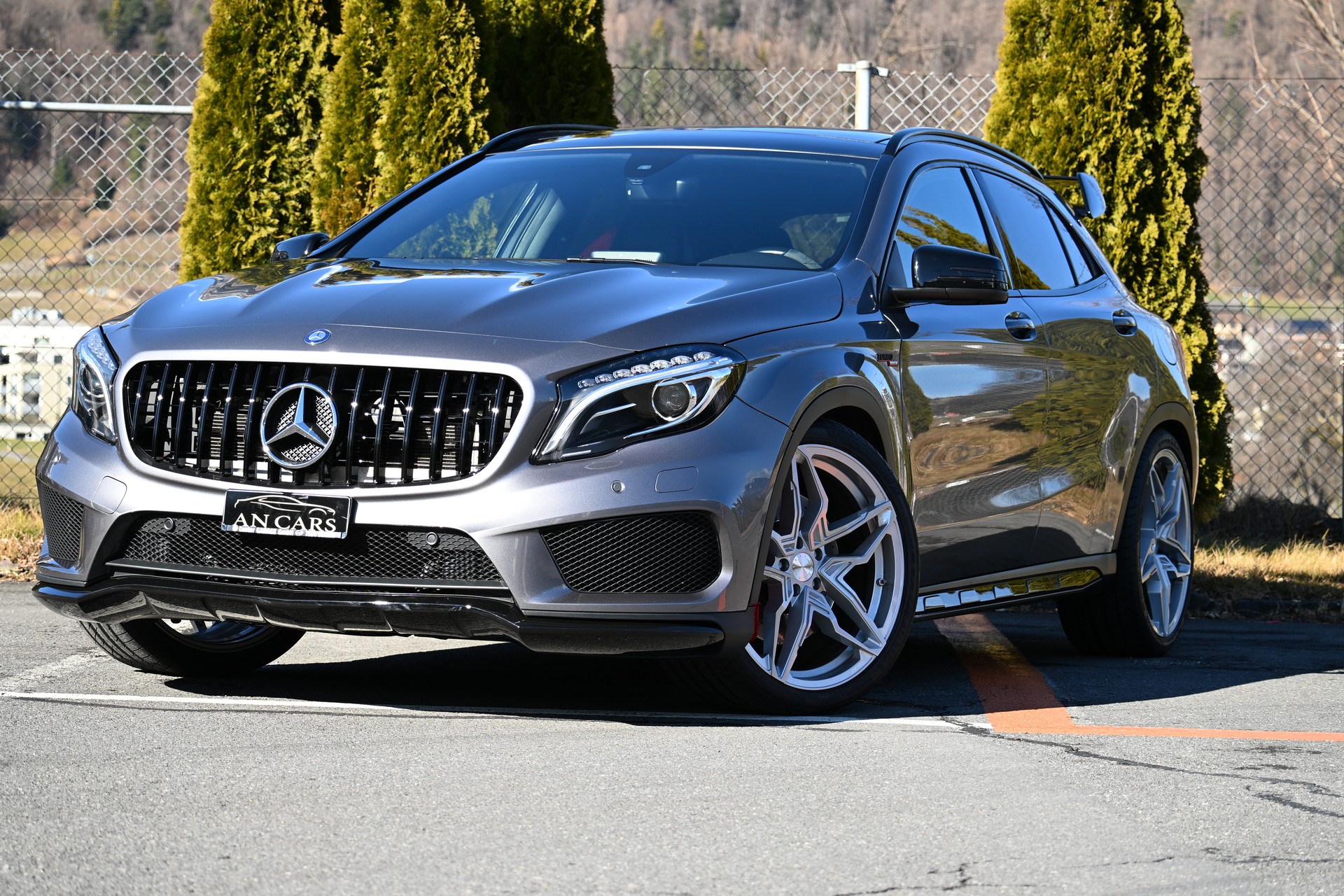 MERCEDES-BENZ GLA 45 AMG R 4Matic 7G-DCT TOP GEPFLEGT-image-2