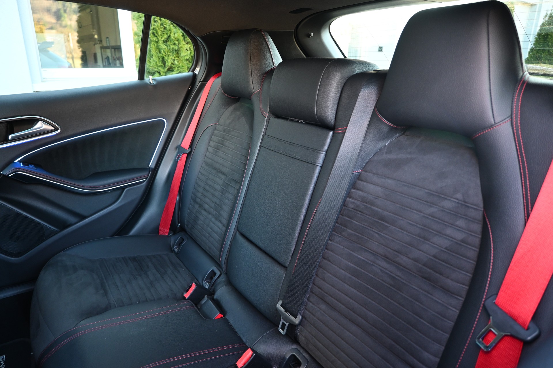 MERCEDES-BENZ GLA 45 AMG R 4Matic 7G-DCT TOP GEPFLEGT-image-12