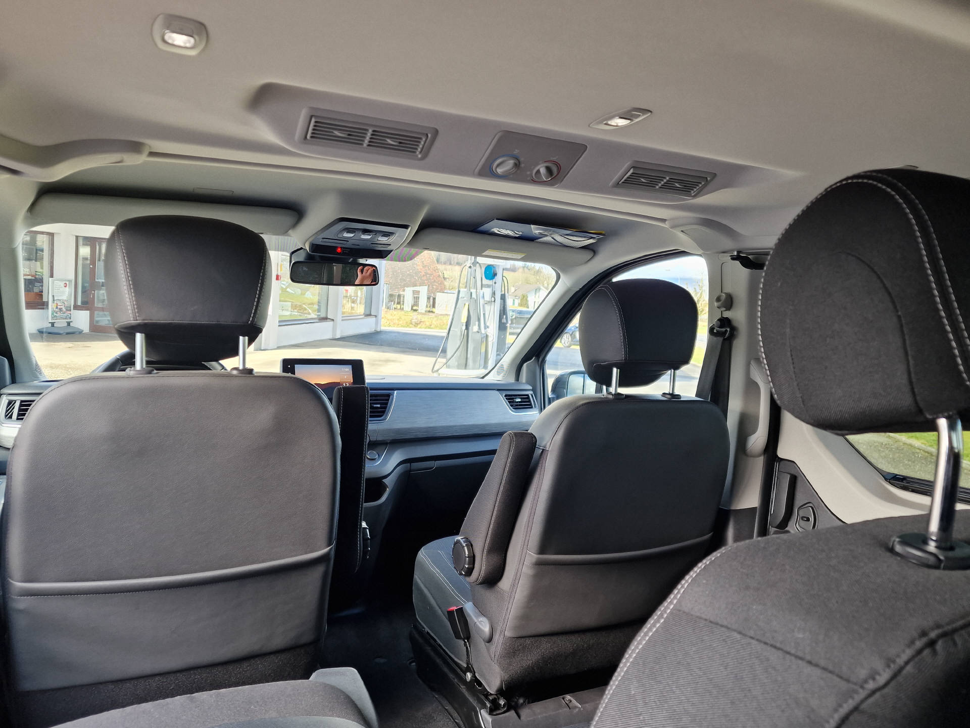 RENAULT Trafic Grand Spaceclass 2.0 dCi Blue 170 Escapade-image-11