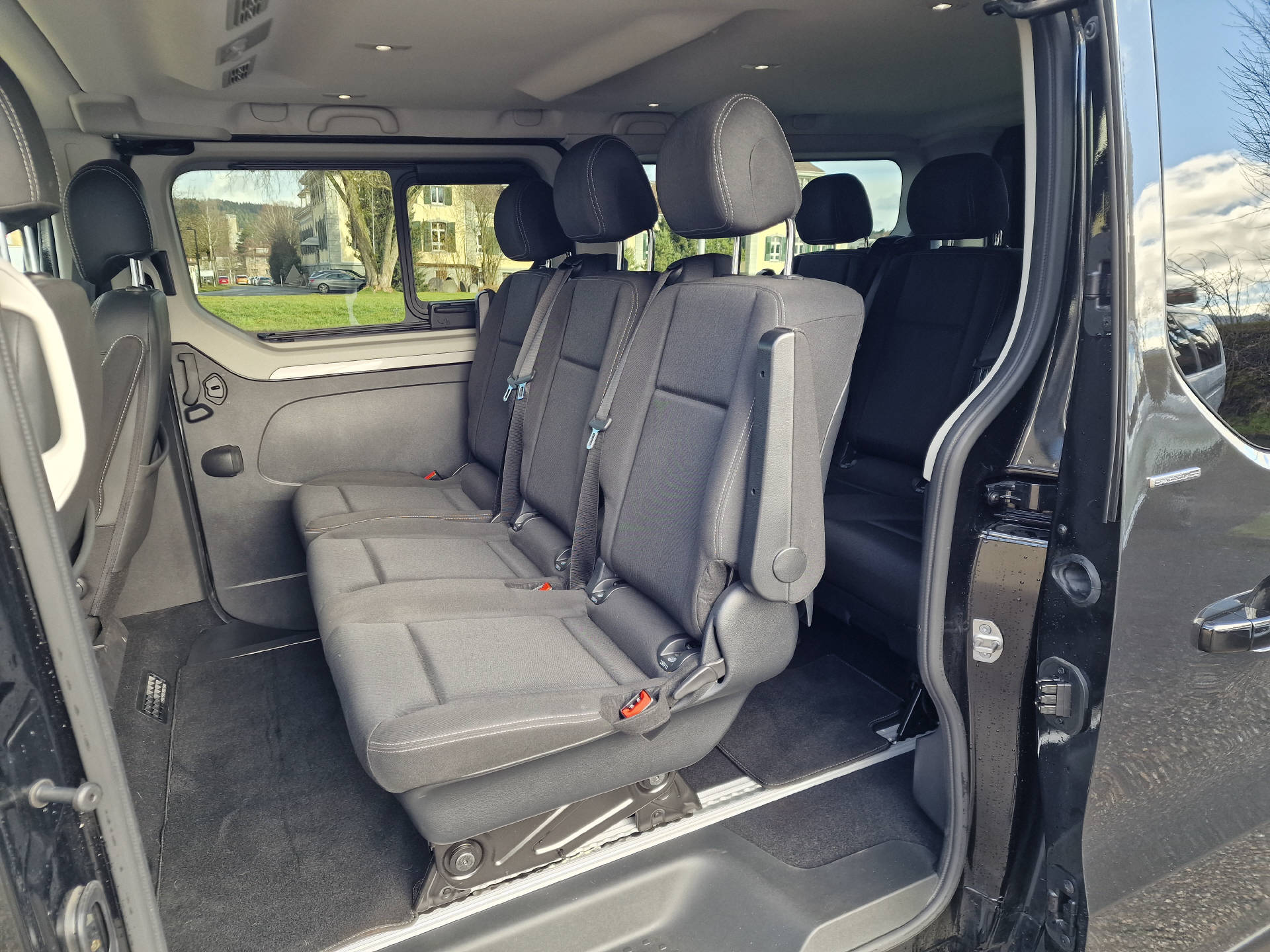 RENAULT Trafic Grand Spaceclass 2.0 dCi Blue 170 Escapade-image-9