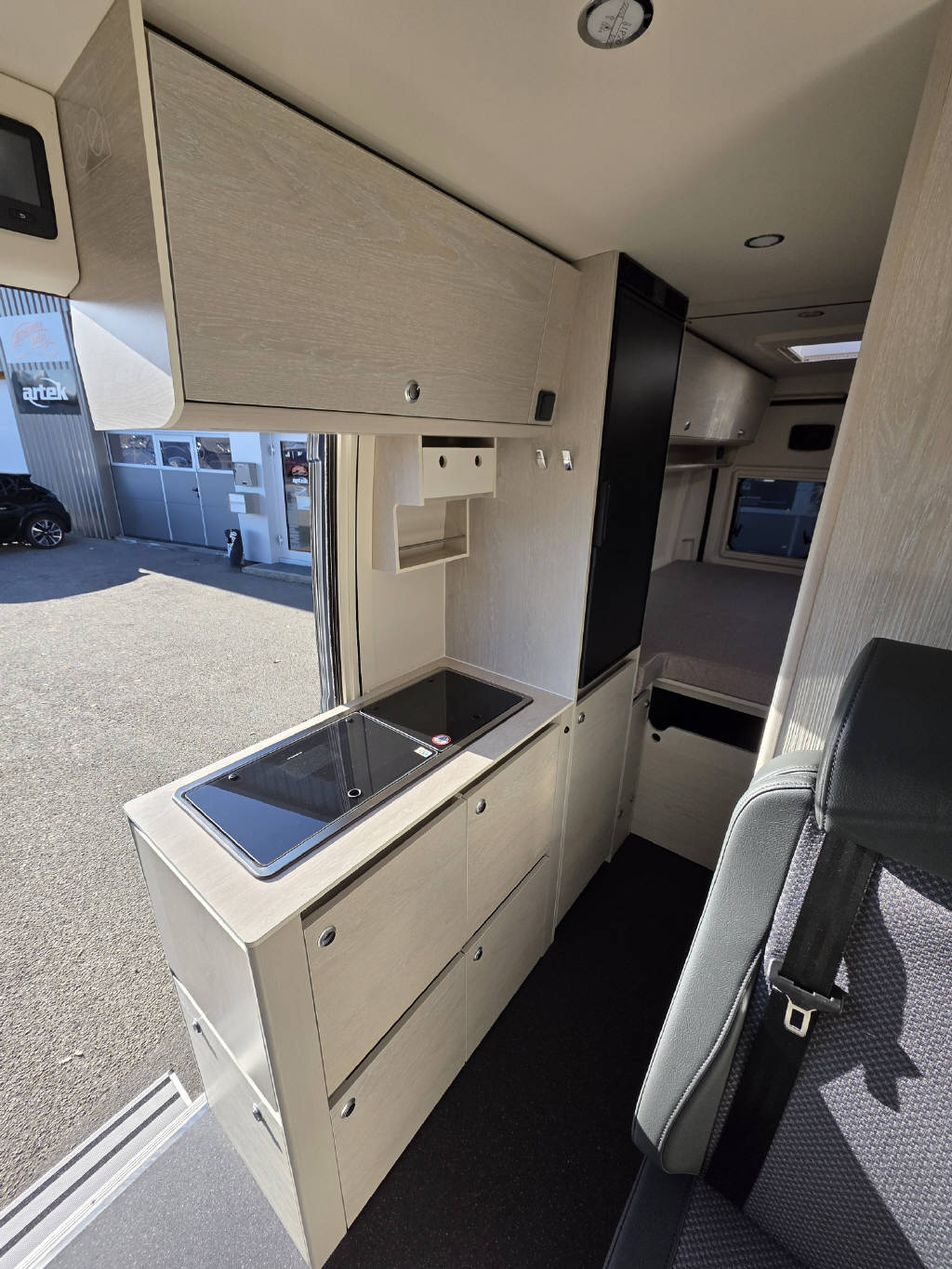 TOURNE MOBIL 6.4 Cruise 180PS EAT8-image-8