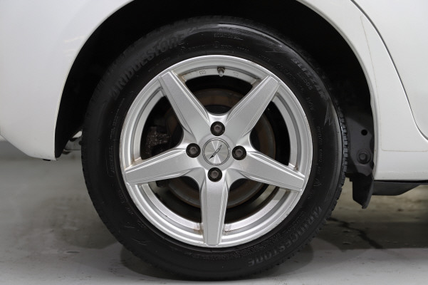 TOYOTA Yaris 1.5 Comfort e-CVT-image-12