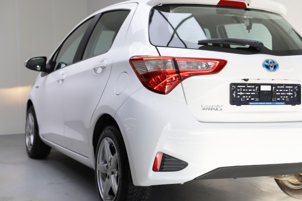 TOYOTA Yaris 1.5 Comfort e-CVT-image-3