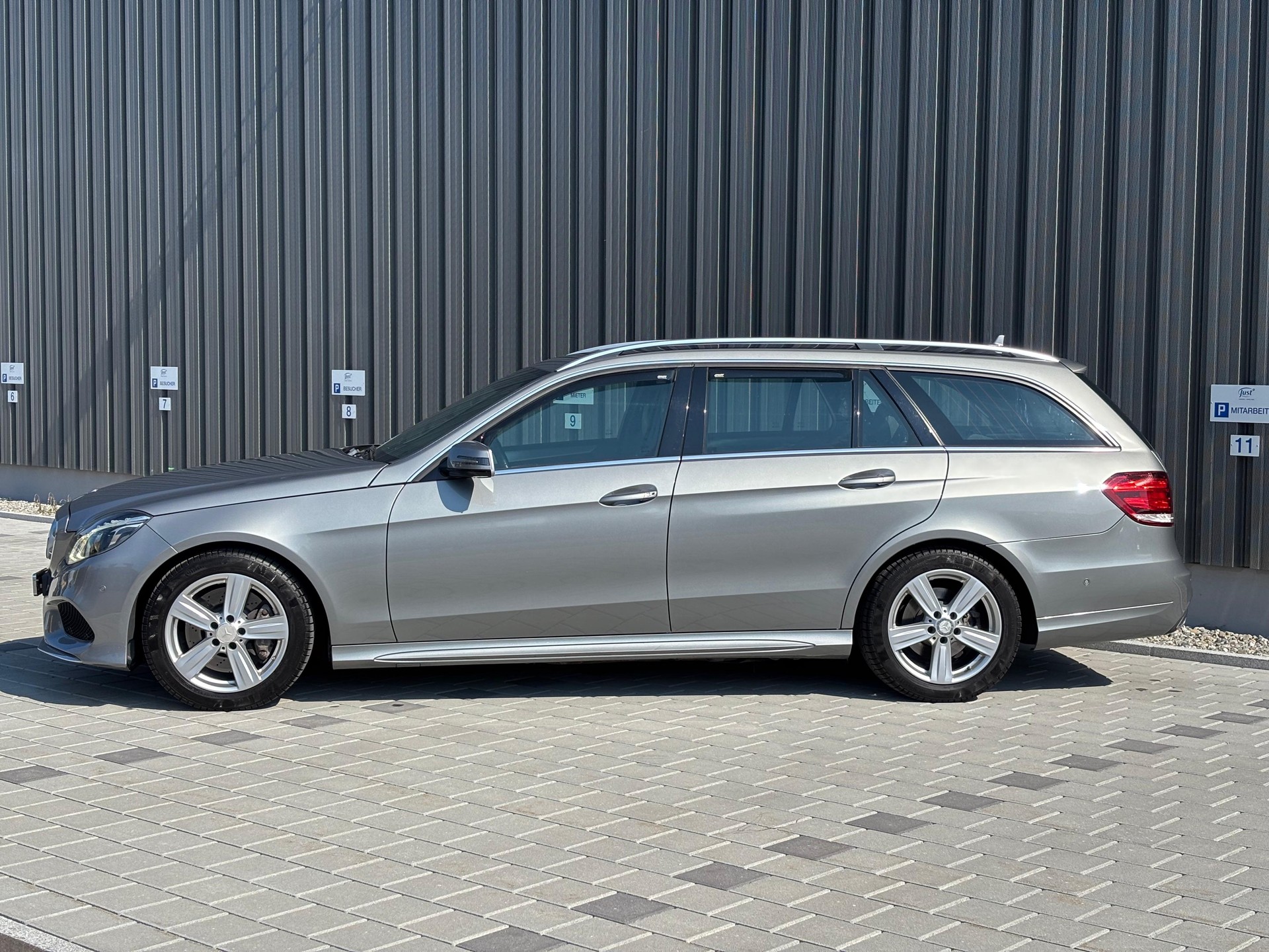 MERCEDES-BENZ E 400 Avantgarde 4Matic 7G-Tronic-image-2