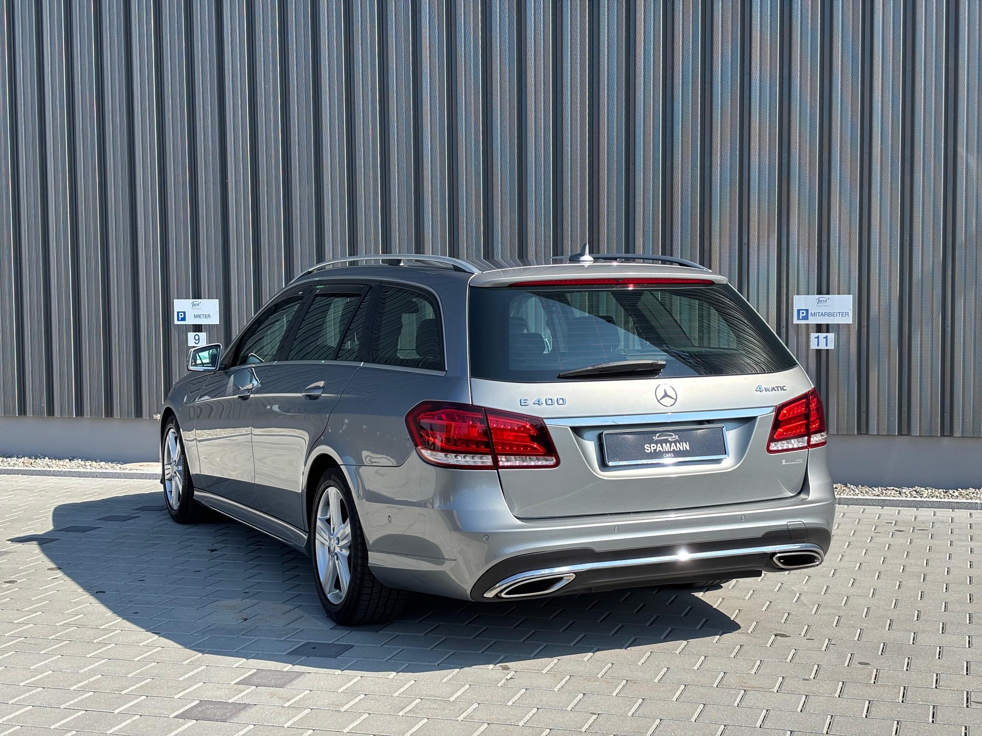 MERCEDES-BENZ E 400 Avantgarde 4Matic 7G-Tronic-image-4
