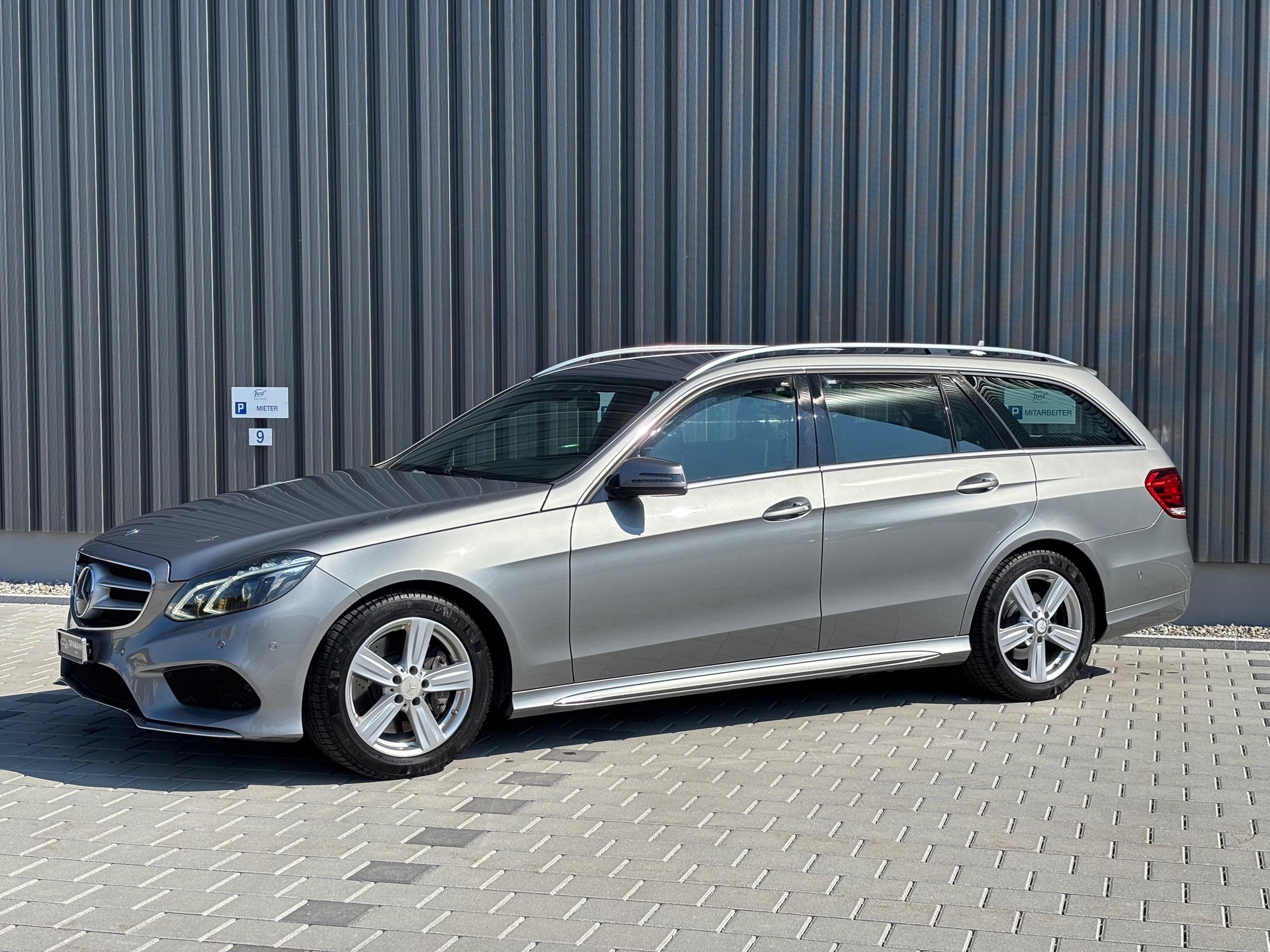 MERCEDES-BENZ E 400 Avantgarde 4Matic 7G-Tronic-image-1