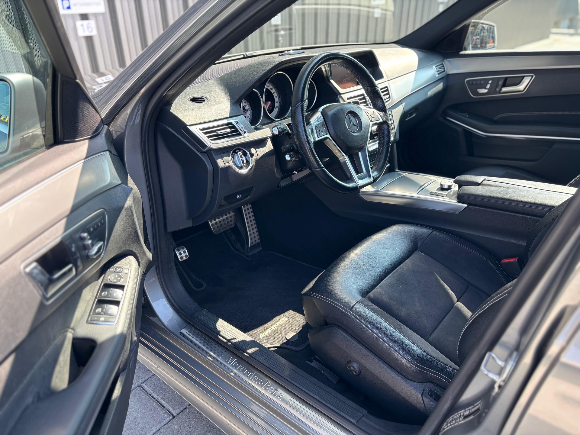 MERCEDES-BENZ E 400 Avantgarde 4Matic 7G-Tronic-image-10