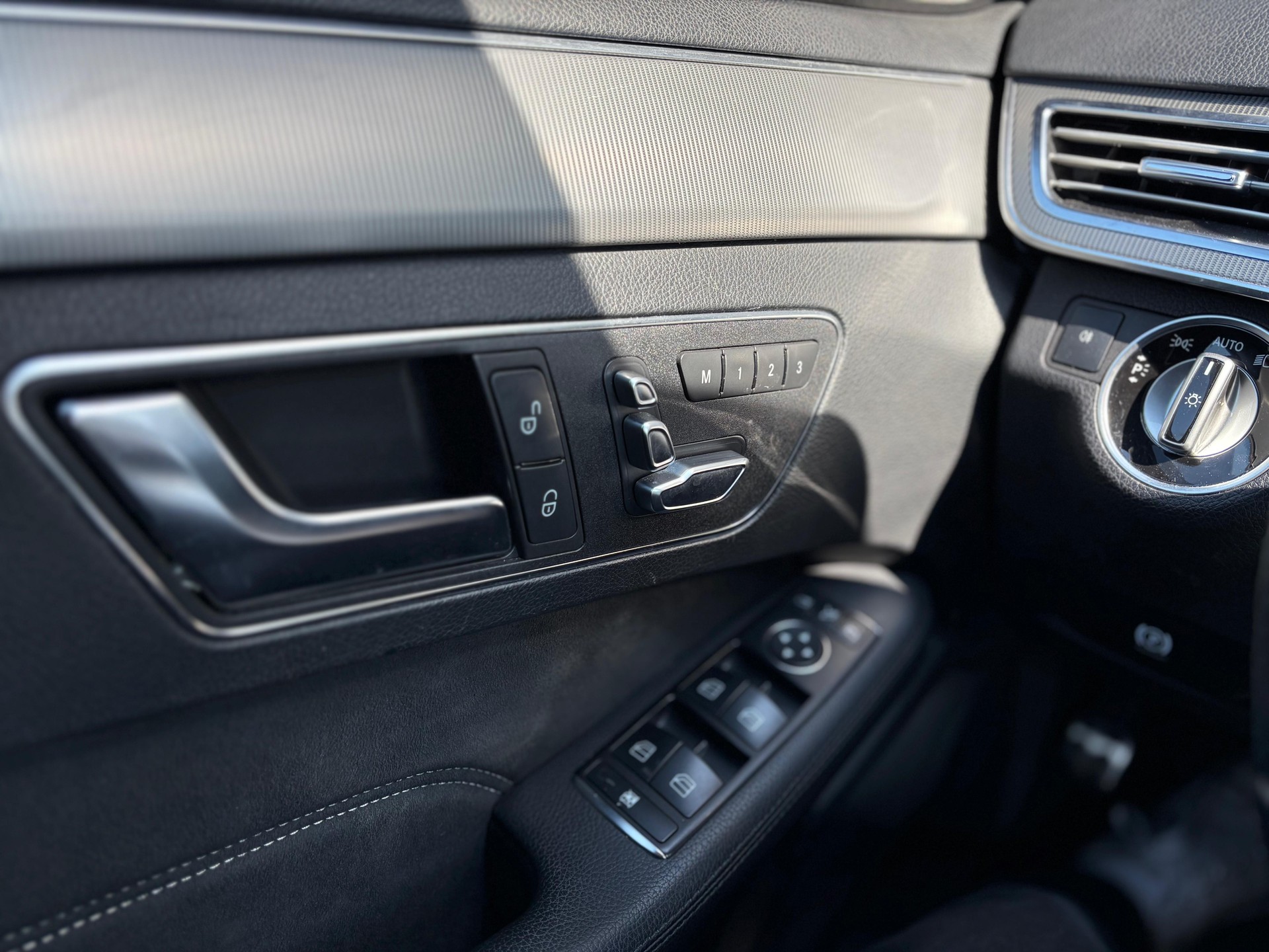 MERCEDES-BENZ E 400 Avantgarde 4Matic 7G-Tronic-image-13