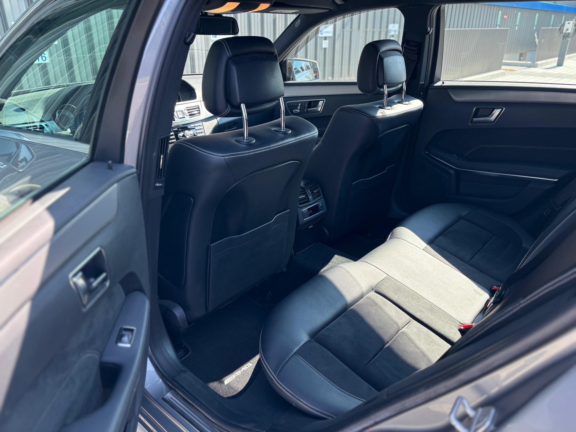 MERCEDES-BENZ E 400 Avantgarde 4Matic 7G-Tronic-image-11