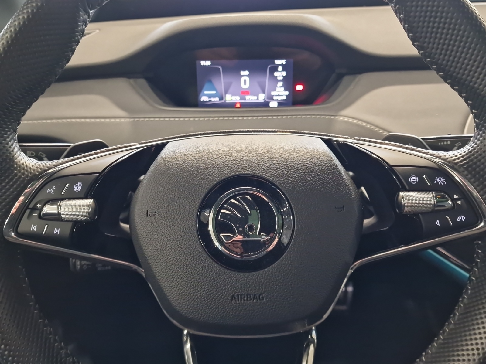 SKODA Enyaq iV 80 SportLine Ultra-image-10