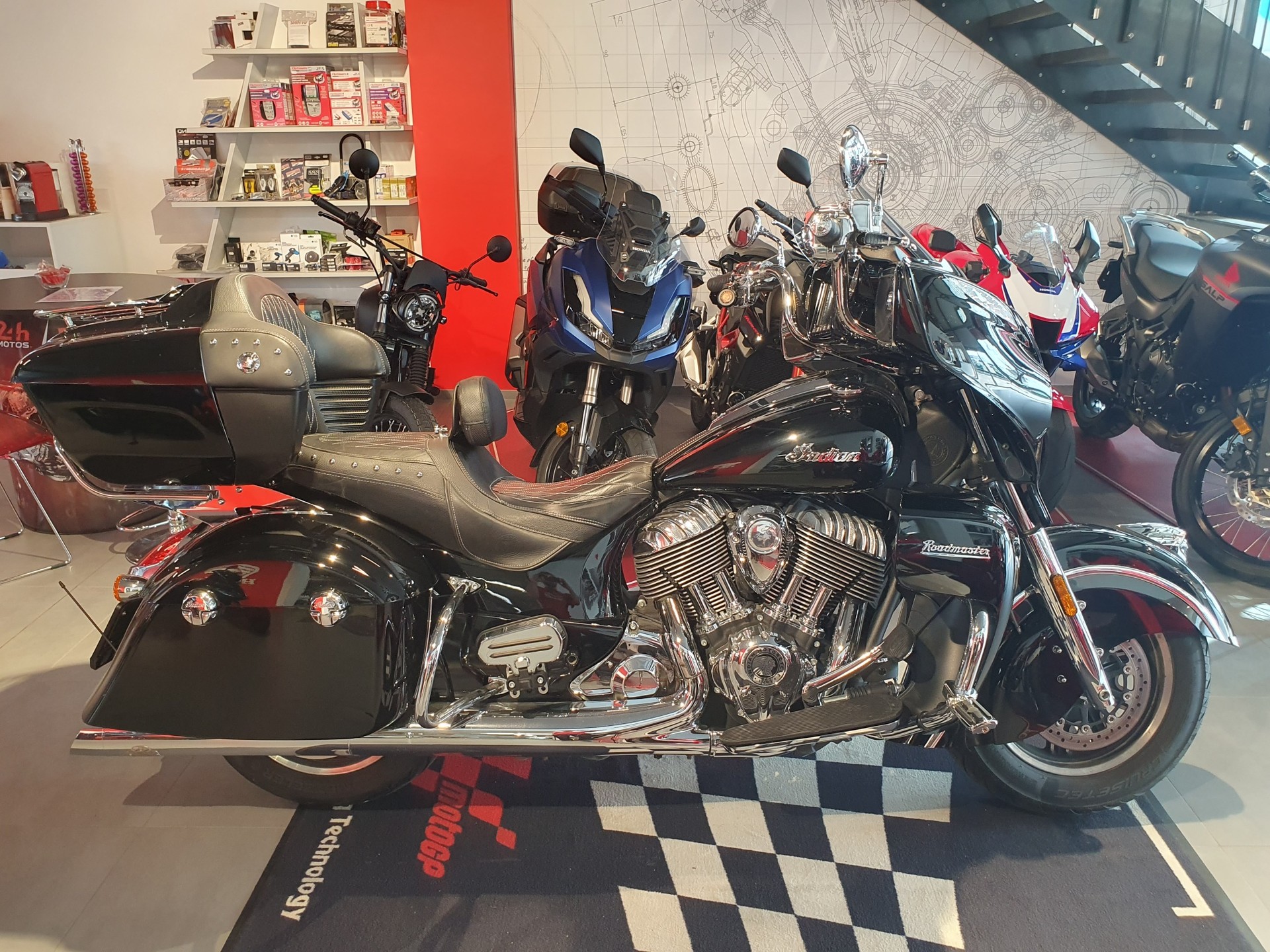 INDIAN Roadmaster-showroom-element-2