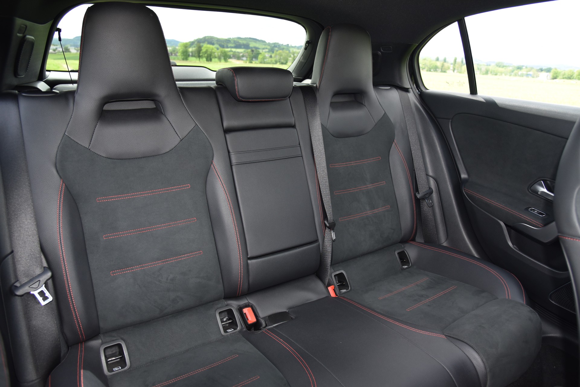 MERCEDES-BENZ A 250 4Matic AMG Line 4Matic 7G-DCT-image-6