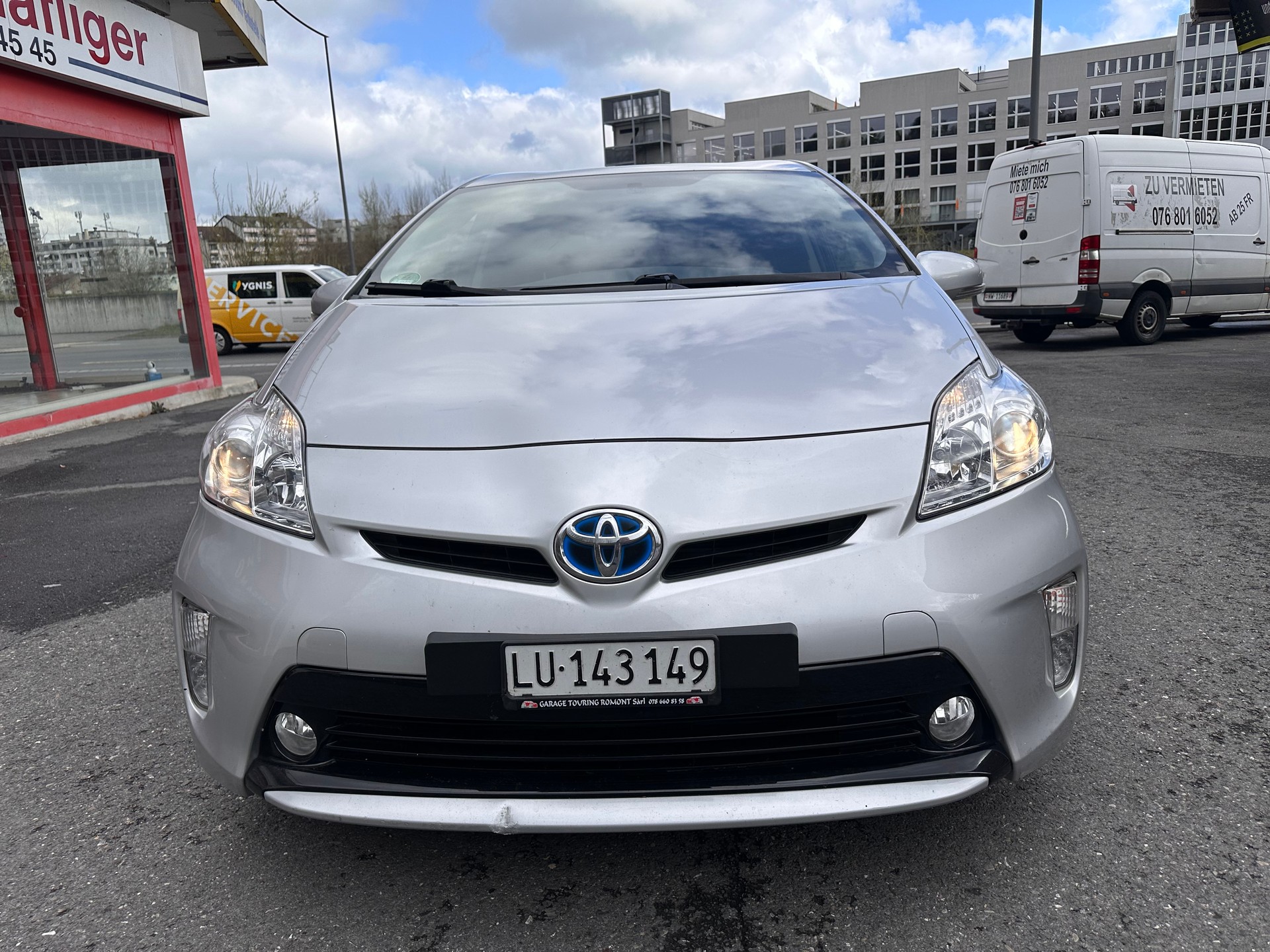 TOYOTA Prius 1.8 16V HSD Luna-image-0