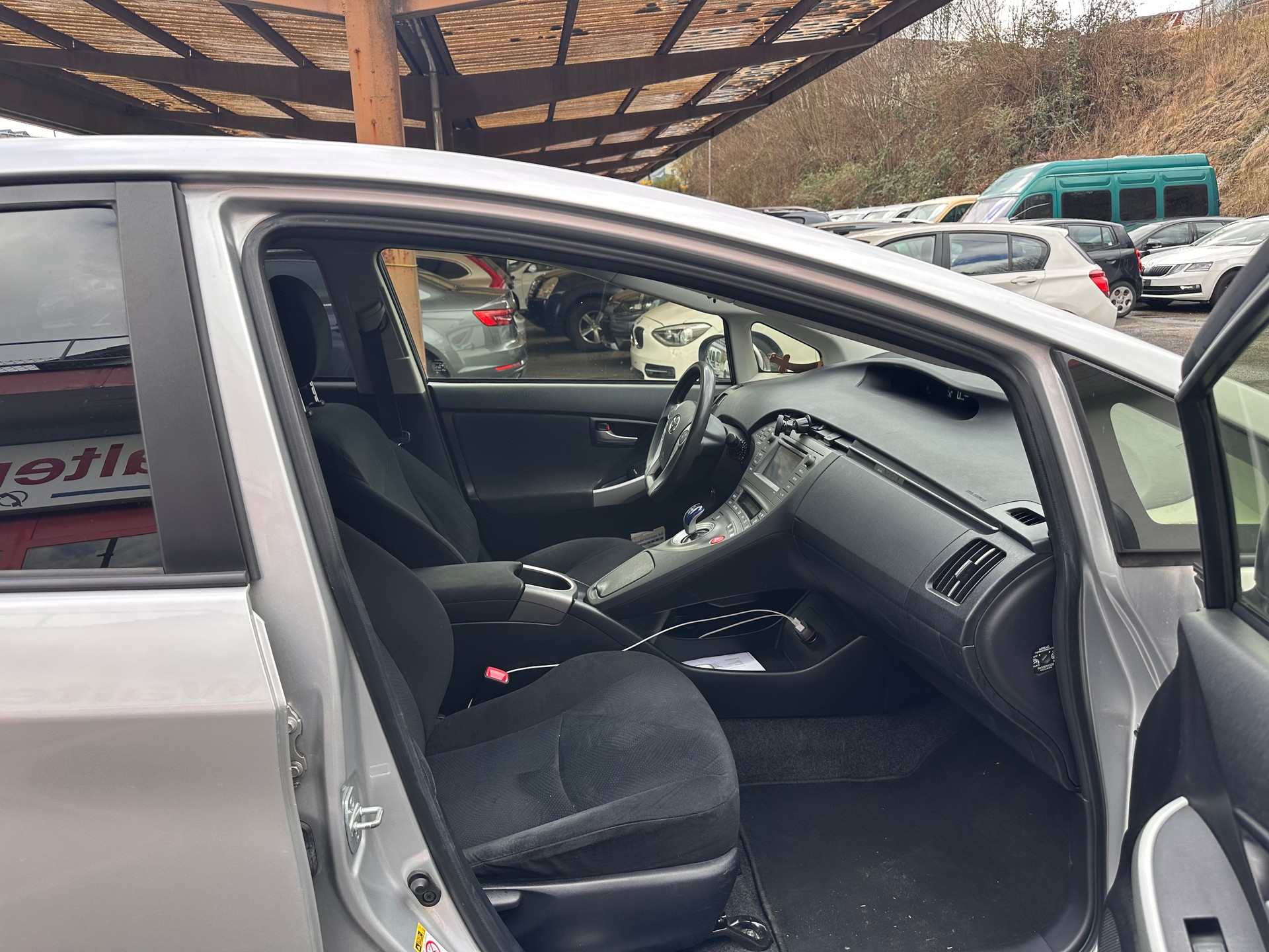 TOYOTA Prius 1.8 16V HSD Luna-image-10