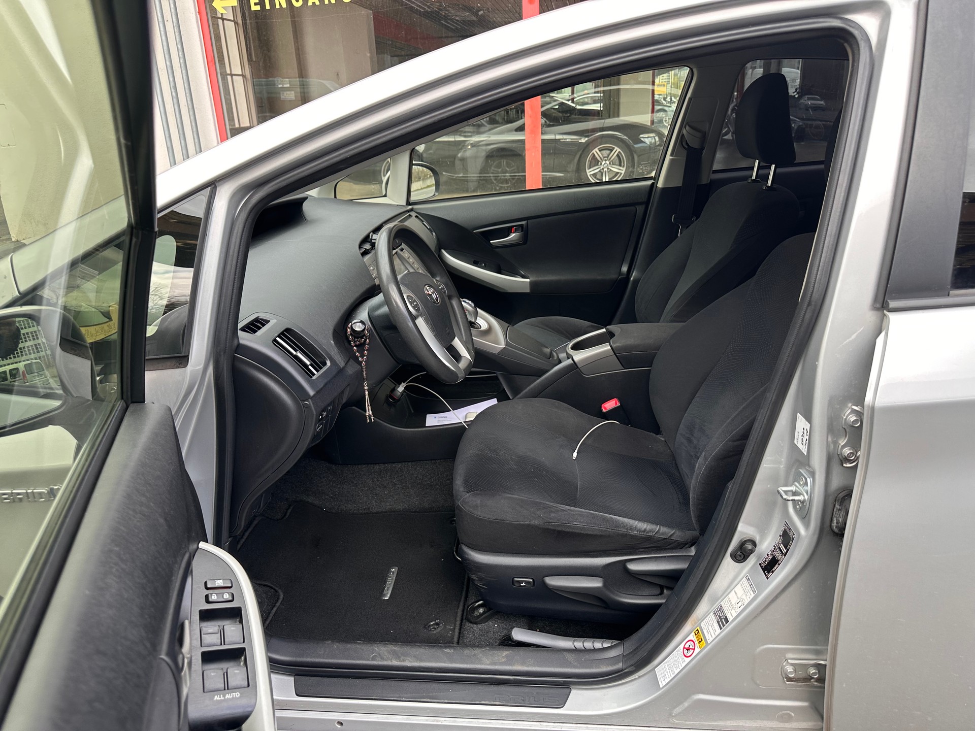 TOYOTA Prius 1.8 16V HSD Luna-image-12
