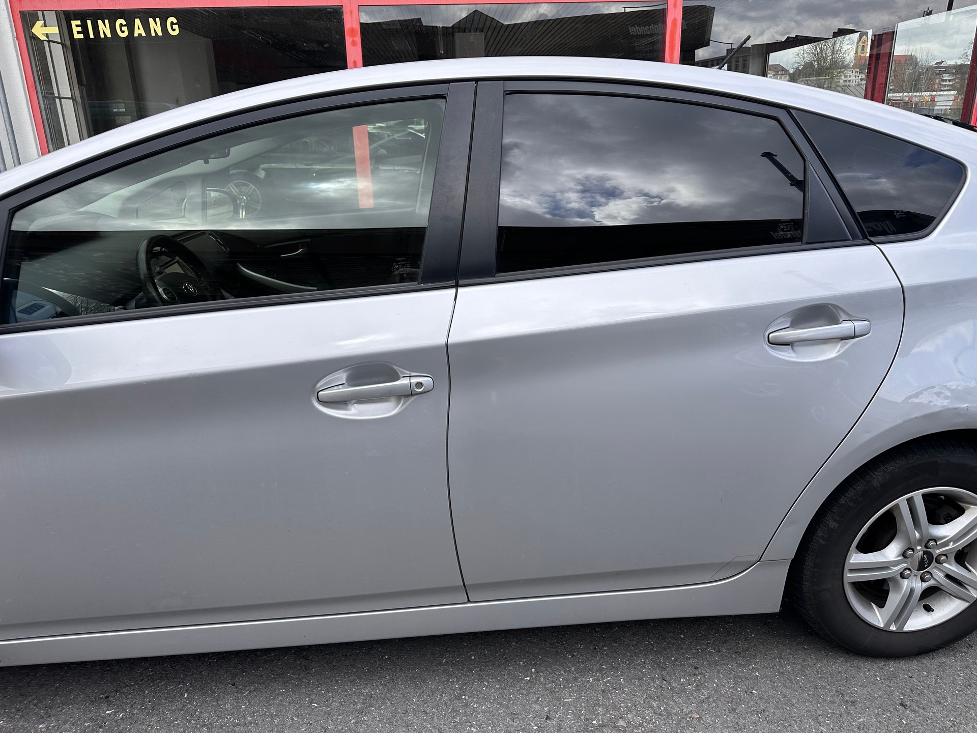 TOYOTA Prius 1.8 16V HSD Luna-image-4
