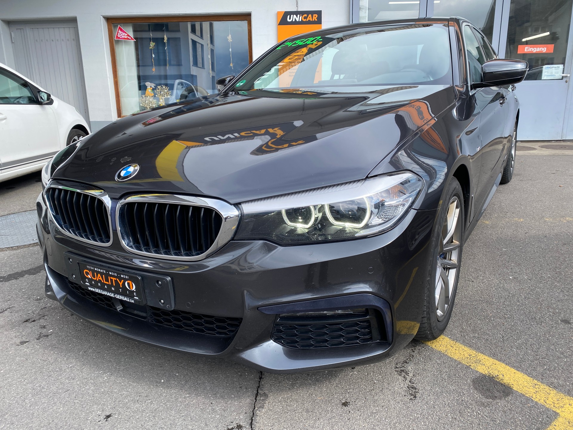 BMW 530d xDrive Steptronic-showroom-element-1